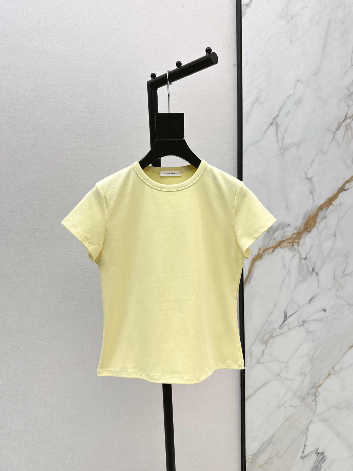 NO:326396,Recommended single models Row 25Ss———The latest high-end minimalist style classic basic round-neck T-shirt fashionable and exquisite items in spring and summer. All-match styles in all seasons ~~ Italian minimalist high-end sense. Imported high-end high-end fabric with excellent texture. Classic style is not picky. Five-color spot sml 0,,tees, t-shirt,alexander wang19860909爆单款推荐 Row 25Ss————春夏最新款高级极简风经典基础圆领T恤时髦精单品 四季百搭款 ～～意式极简的高级感 进口高支精梳纯棉面料质感超赞 经典版型不挑人 五色现货发售sml 0,,tees，t-shirt,alexander wang,Women's clothing