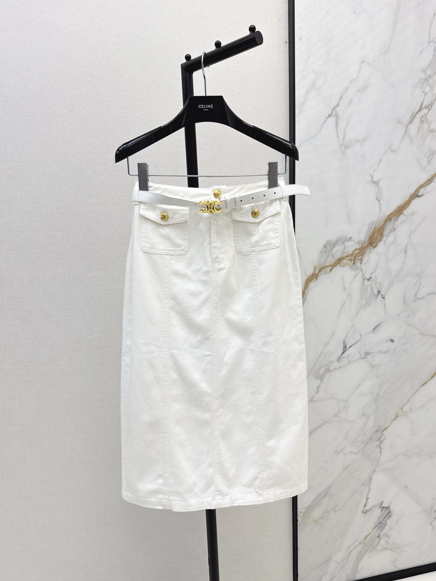 NO:326397,versatile CE 25Ss————The latest black and white long denim skirt in spring and summer. A must-have for casual. It is very easy to match with various T-shirts or shirts. It is casual and stylish. Classic Arc decor can also be used to match other clothes. Two colors are available for sale in stock. SML, skirts, shirts, tees, t-shirt, alexander wang19860909百搭款 CE 25Ss————春夏最新款黑白色系长款牛仔半裙 休闲必备 搭配各种T恤或者衬衫非常出片 休闲有范 经典凯旋门腰带装饰还可以拿来搭配其他衣服 两色现货发售sml,,skirts,shirts,tees，t-shirt,alexander wang,Women's clothing