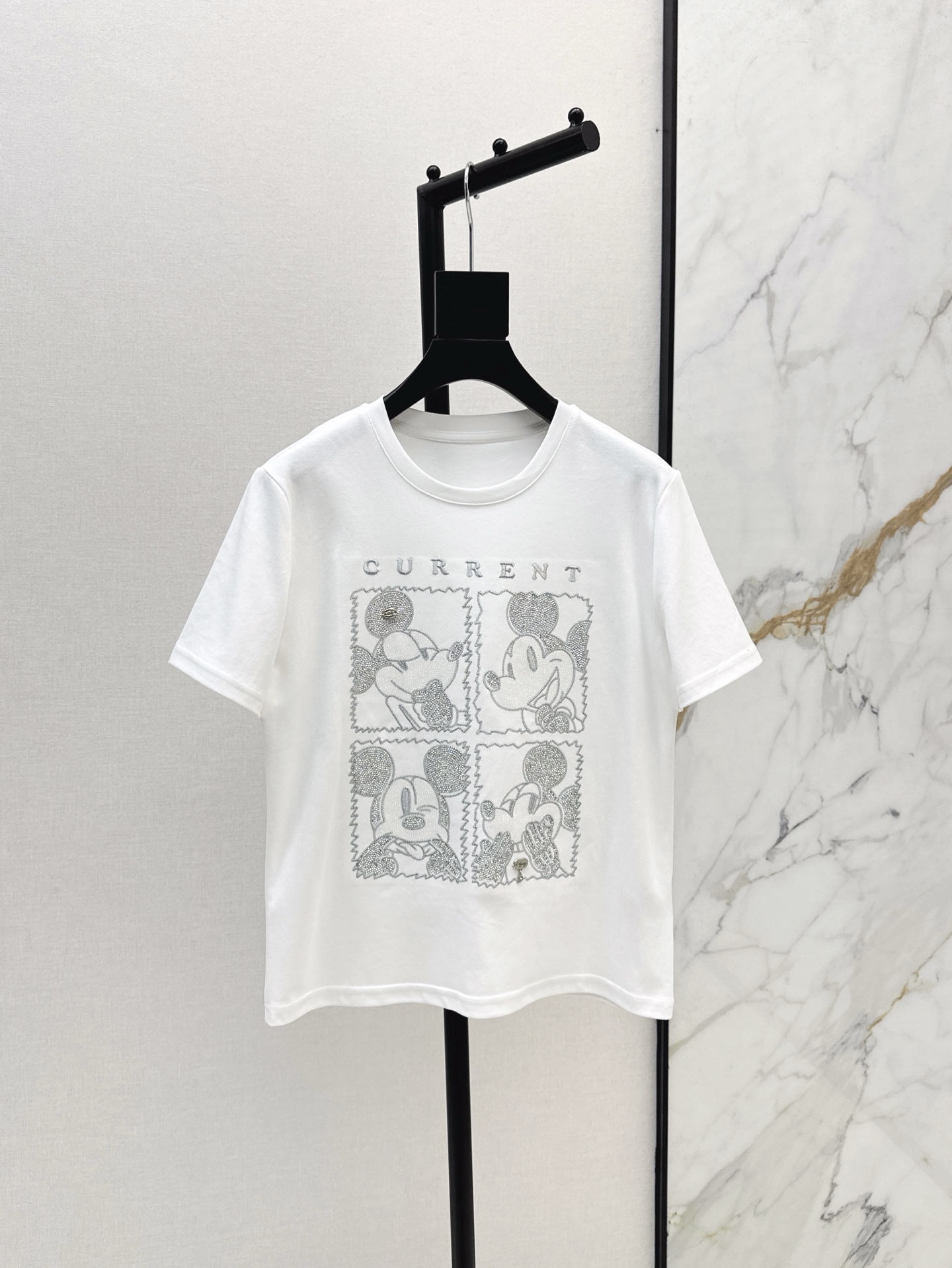 NO:326742,Recommended single styles, fashionable and niche design 25Ss————The latest spring and summer Mickey pattern basic round-neck T-shirt fashionable and exquisite items, all-matched styles in all seasons ~~ Italian minimalist high-end sense, imported high-end combed pure cotton fabric with excellent texture, classic style is not picky, three colors are available in stock sml, tees, t-shirt, alexander wang19860909爆单款推荐 时髦小众设计 25Ss————春夏最新款米奇图案基础圆领T恤时髦精单品 四季百搭款 ～～意式极简的高级感 进口高支精梳纯棉面料质感超赞 经典版型不挑人 三色现货发售sml,,tees，t-shirt,alexander wang,Women's clothing