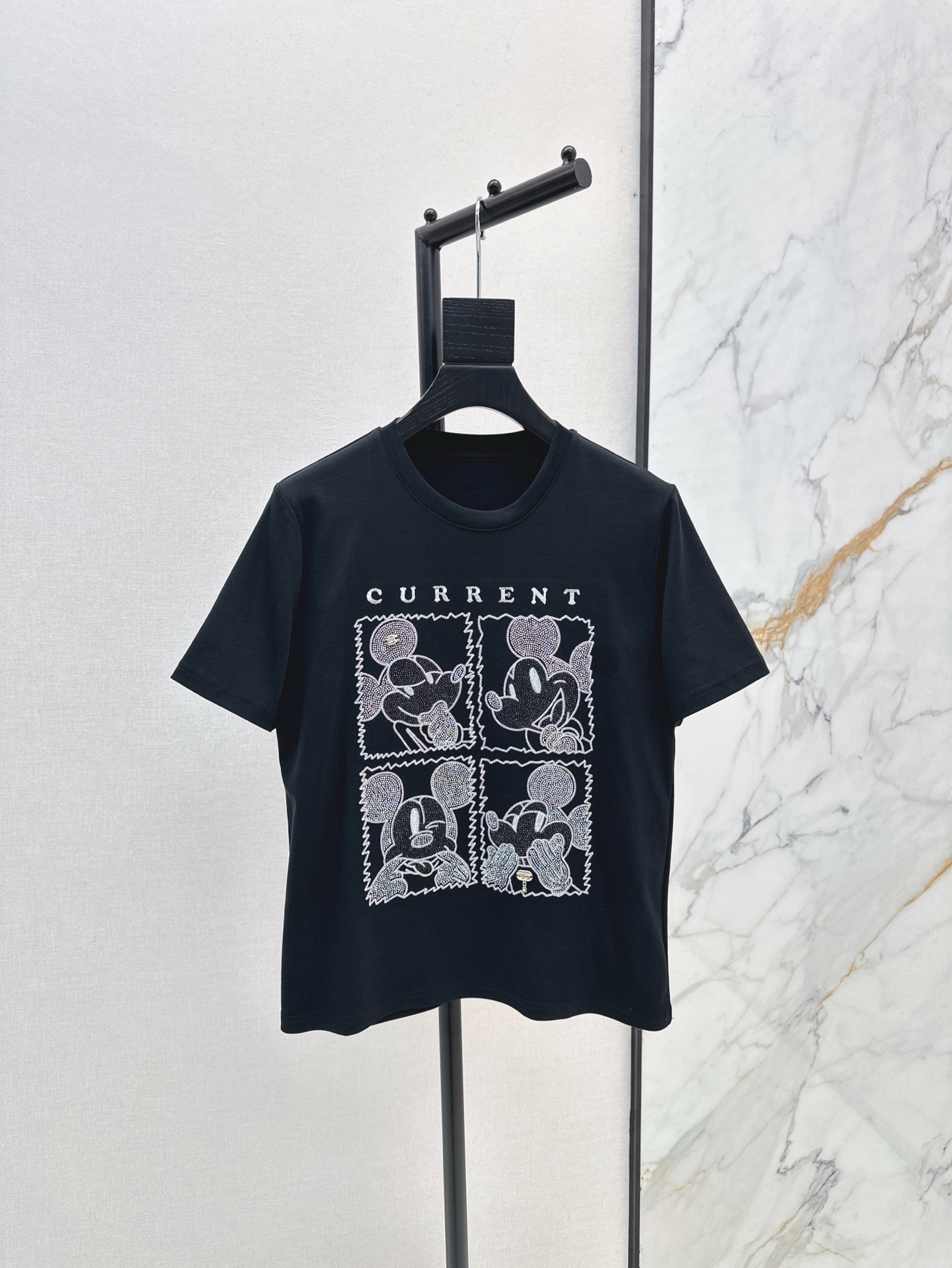 NO:326744,Recommended single styles, fashionable and niche design 25Ss————The latest spring and summer Mickey pattern basic round-neck T-shirt fashionable and exquisite items, all-matched styles in all seasons ~~ Italian minimalist high-end sense, imported high-end combed pure cotton fabric with excellent texture, classic style is not picky, three colors are available in stock sml, tees, t-shirt, alexander wang19860909爆单款推荐 时髦小众设计 25Ss————春夏最新款米奇图案基础圆领T恤时髦精单品 四季百搭款 ～～意式极简的高级感 进口高支精梳纯棉面料质感超赞 经典版型不挑人 三色现货发售sml,,tees，t-shirt,alexander wang,Women's clothing