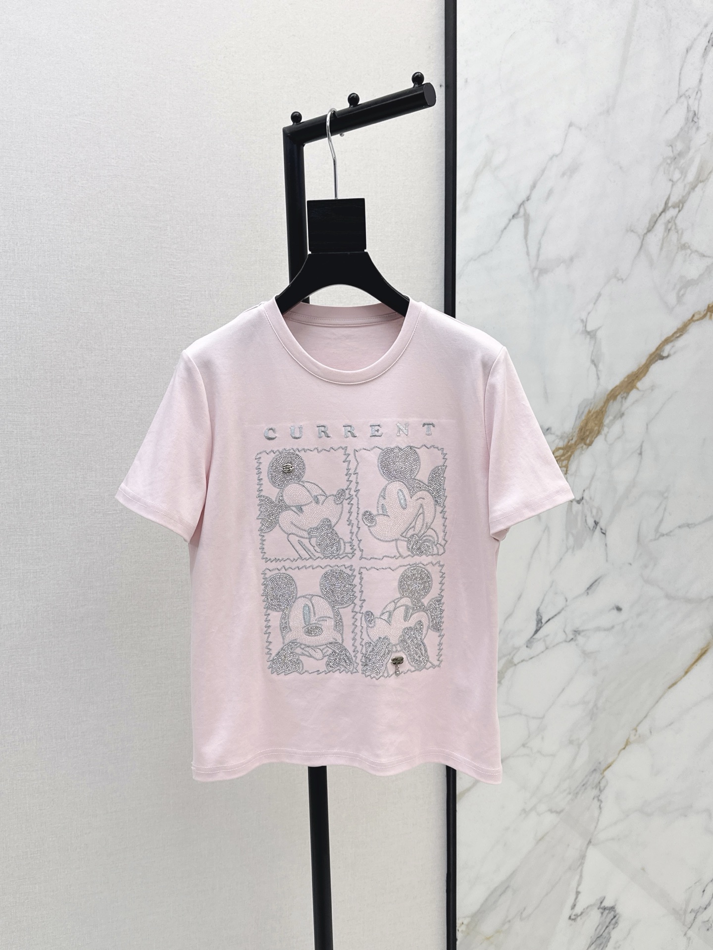 NO:326746,Recommended single styles, fashionable and niche design 25Ss————The latest spring and summer Mickey pattern basic round-neck T-shirt fashionable and exquisite items, all-matched styles in all seasons ~~ Italian minimalist high-end sense, imported high-end combed pure cotton fabric with excellent texture, classic style is not picky, three colors are available in stock sml, tees, t-shirt, alexander wang19860909爆单款推荐 时髦小众设计 25Ss————春夏最新款米奇图案基础圆领T恤时髦精单品 四季百搭款 ～～意式极简的高级感 进口高支精梳纯棉面料质感超赞 经典版型不挑人 三色现货发售sml,,tees，t-shirt,alexander wang,Women's clothing