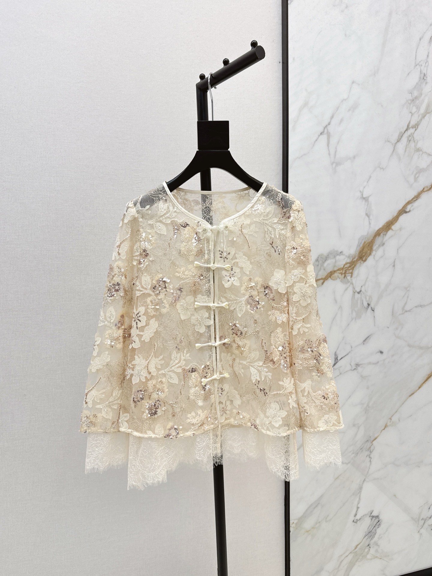 NO:326730,Exclusive first release 25Ss———The latest new generation of Chinese style heavy embroidered jacket in early spring is a real Grand Slam. It doesn’t work without Chinese style elements. The fabric has been customized for more than a month. The whole piece has a three-dimensional embroidery process. The three-dimensional sense is more prominent. The small details sublimate the sense of high-end!  One-size spot sale sml, Jackets & coats,alexander wang19860909独家首发 25Ss———早春最新款新代国风重磅刺绣外套新中式真的大满贯 没有点中国风元素都不行 面料定制了一个多月 整件立体刺绣工艺 立体感更加突出 在小细节升华高级感！一色现货发售sml,,jackets & coats,alexander wang,Women's clothing