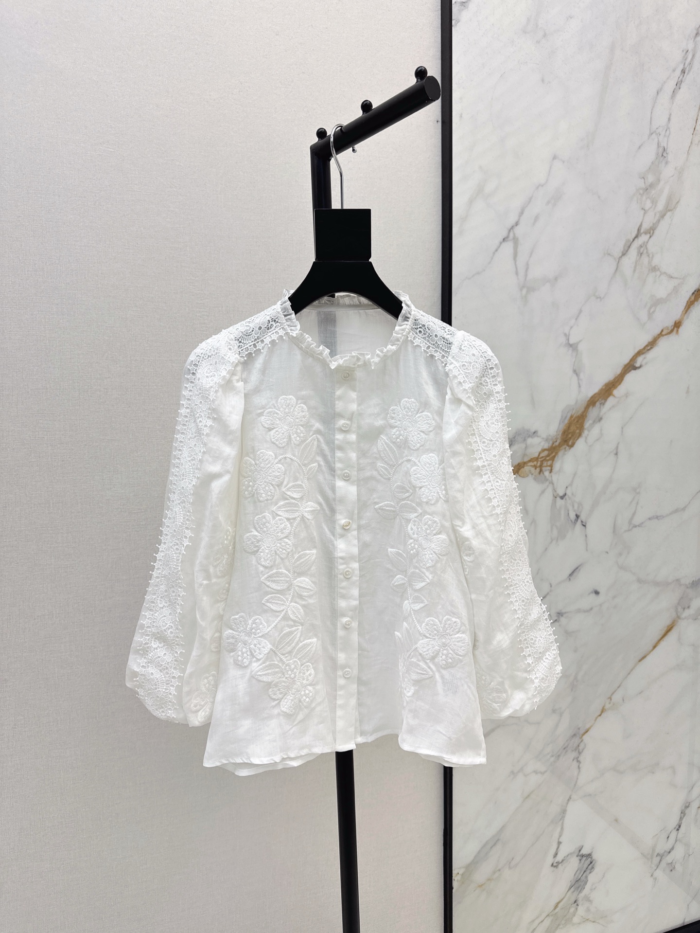 NO:326727,Exquisite literary and fashionable niche design 25Ss————The latest three-dimensional embroidered 7-quarter sleeve shirts in spring and summer natural breathing. The most artistic and artistic item. The perfect collision between softness and ability. Soft and comfortable cotton and linen mixed fabric. Romantic and exquisite. One-color spot sale sml, Shirts, alexander wang19860909精致文艺 时髦小众设计 25Ss————春夏最新款立体刺绣七分袖衬衫天然的呼吸感 艺术感浓郁的单品 柔美与干练完美碰撞 柔软舒适的棉麻混织物 浪漫精致 一色现货发售sml,,shirts,alexander wang,Women's clothing