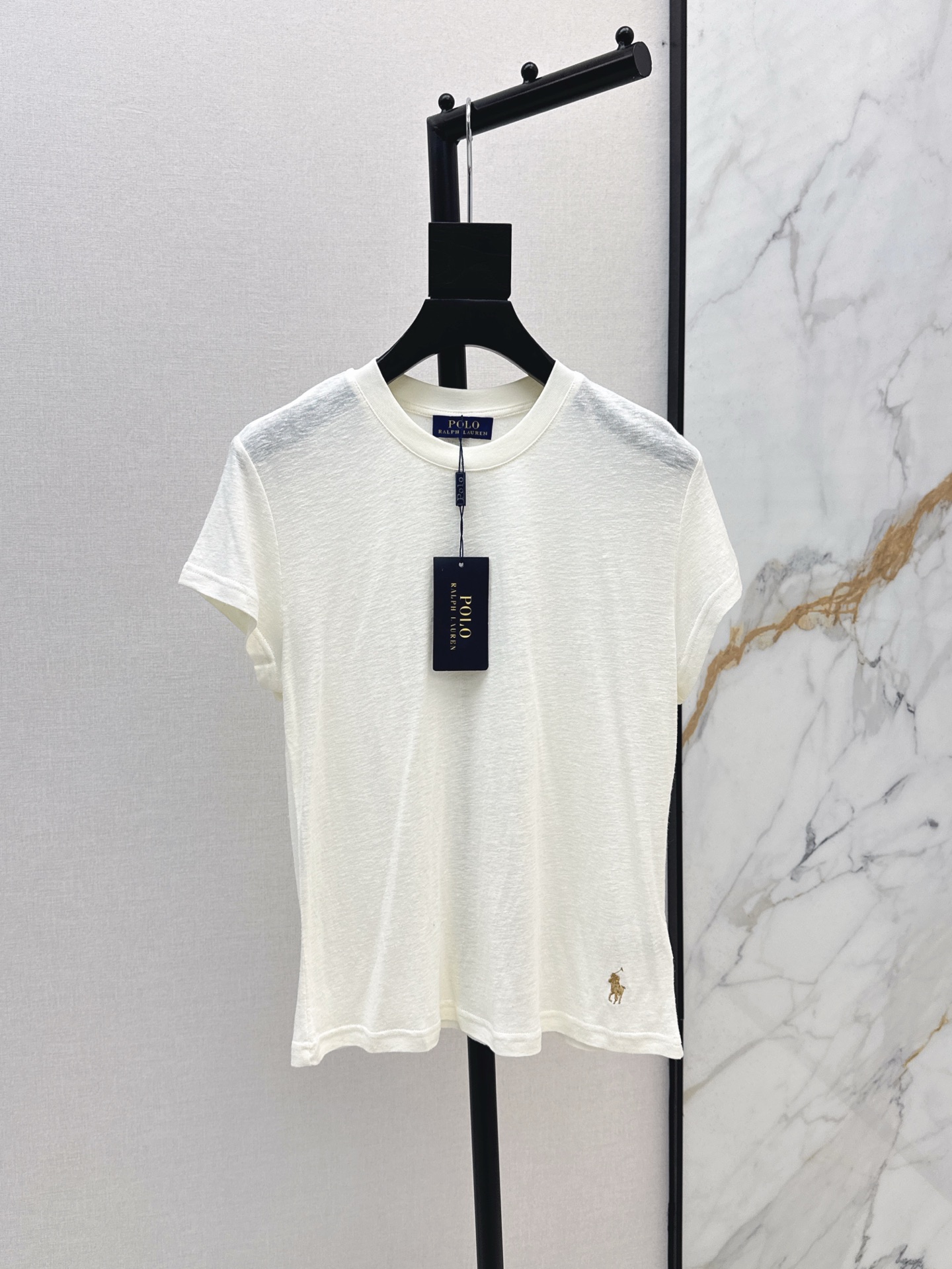 NO:317751,RL 25Ss————The latest classic embroidery pattern round neck short-sleeved T-shirt in spring and summer. Classic war horse pattern embroidery is beautiful and more durable. The fabric is soft and comfortable. The upper body is slim and slim. It is versatile and easy to wear. Fresh and simple outfits are really a favorite. I need it very much. Four colors are available for sale in stock. T-shirt, tees, t-shirt, alexander wang19860909RL 25Ss————春夏最新款经典刺绣图案圆领短袖T恤 经典战马图案刺绣美观的同时更经久耐穿 面料柔软舒适 版型上身修身显瘦 百搭大气又好穿 清新简约的穿搭真的很爱 日常穿搭太需要了 四色现货发售sml,,T-shirt,tees，t-shirt,alexander wang,Women's clothing