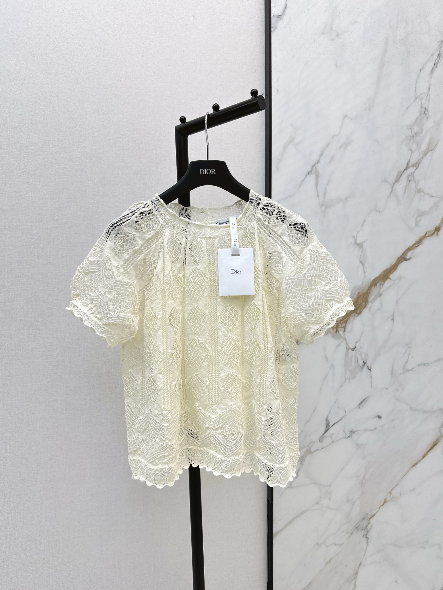 NO:317747,CD 25Ss————The latest spring and summer high-neck hollow lace two-piece short-sleeved top fixed dyed yarn fabric with off-white fairy spirit~ Lantern sleeve design sweet princess style, the upper body has an elegant and gorgeous feeling, delivery with a small suspender, one-color spot on sale sml, T-shirt, alexander wang19860909CD 25Ss————春夏最新款高领镂空蕾丝两件套短袖上衣定染纱线面料米白色仙气十足～ 灯笼袖设计甜美公主风 上身自带优雅华丽感 配送内搭小吊带 一色现货发售sml,,T-shirt,alexander wang,Women's clothing