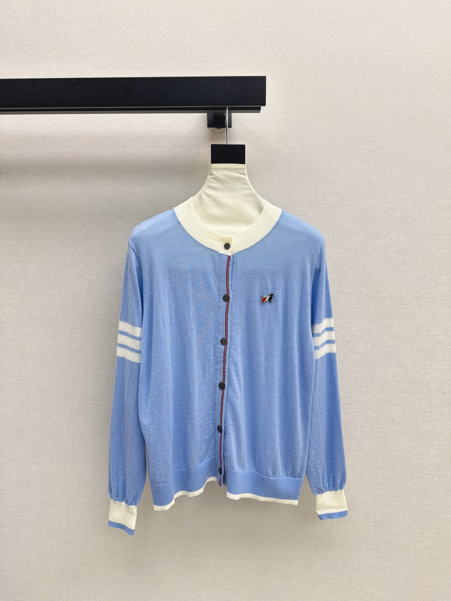 NO:317745,Exclusive TB 25Ss———The latest knitted cardigan in spring and summer must have a college style that reduces age~~ More daily versatile styles, very inclusive and not picky about body shape, classic striped arm design ~ exquisite casual items that cannot be missed Three-color spot sml, alexander wang19860909独家款 TB 25Ss————春夏最新款针织开衫必备减龄的学院风～～比较日常百搭的款式 包容性很强不挑身材 手臂经典条纹设计 ～精美不容错过的休闲单品 三色现货发售sml,,alexander wang,Women's clothing