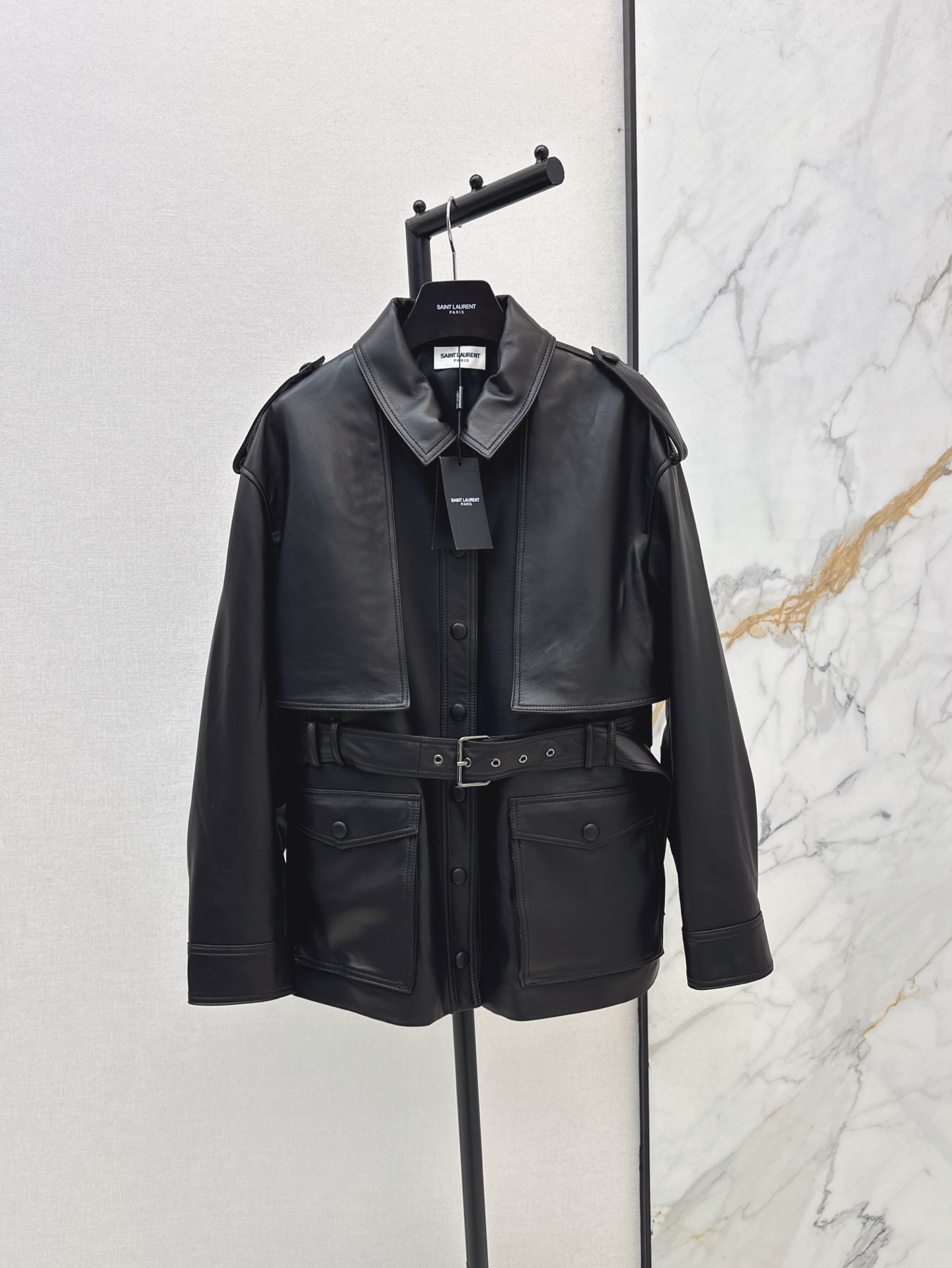 NO:317731,Exclusive first release SLP 25Ss——————The latest handsome workwear style leather jacket imported from early spring, 100% lambskin fabric, high-quality texture, handsome workwear style large pockets with belt design, fashionable and classy, ​​style is not picky, fashionable and versatile, two colors are available in stock, smlxl, loro piana, jackets & coats,leather jacket, sheepskin, alexander wang19860909独家首发 SLP 25Ss————早春最新款帅气工装风皮衣外套进口原版百分百小羊皮面料 高级质感 帅气工装风大口袋搭配腰带设计 时髦且有档次 版型不挑人 时髦且百搭 两色现货发售smlxl,,loro piana,jackets & coats,leather jacket,sheepskin,alexander wang,Women's clothing