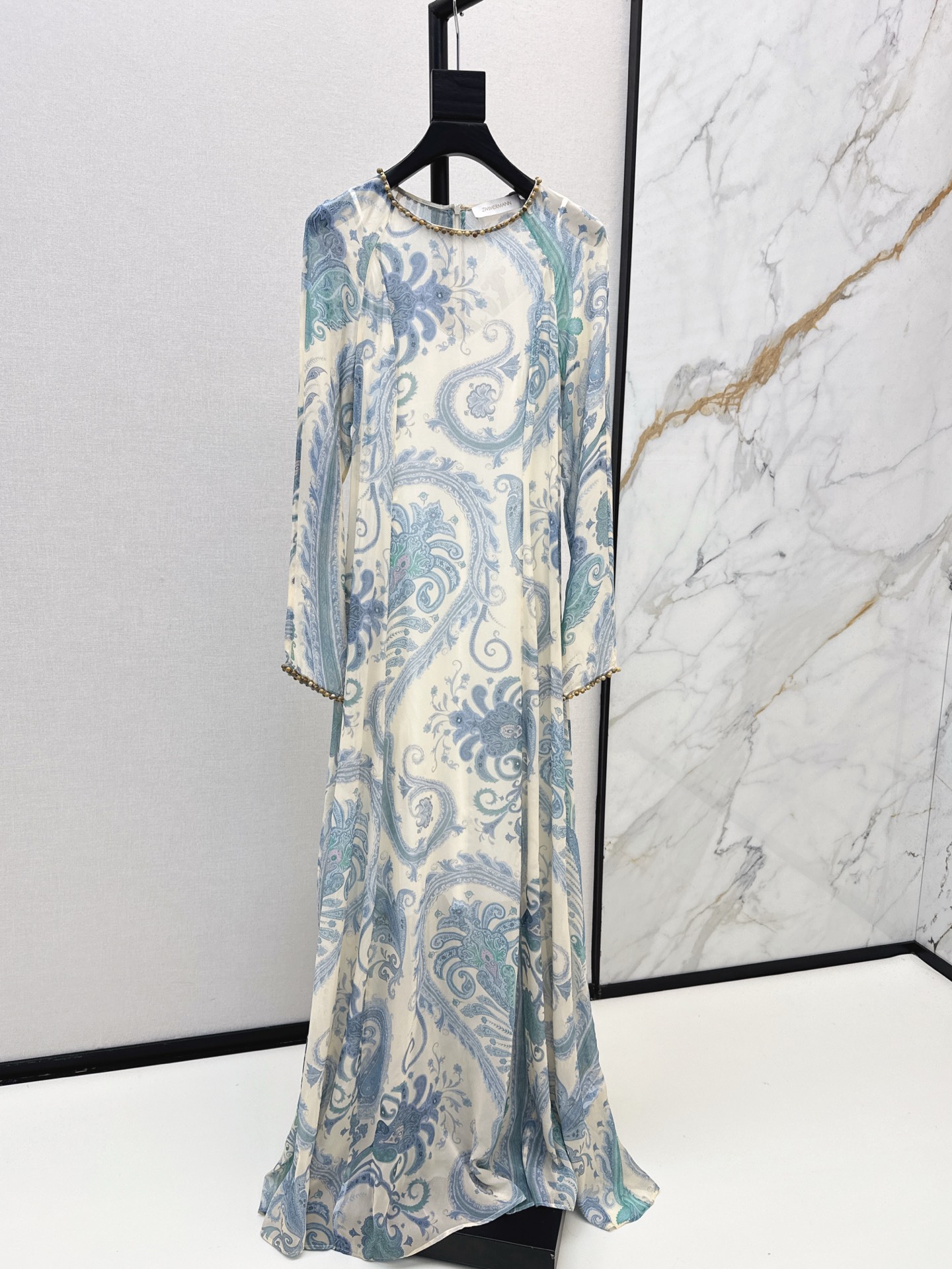 NO:317687,Exclusive first release Zimmen-M 25Ss———The latest spring and summer blue and white porcelain pattern printed dress with elegant and fresh vacation style Elegant floral pattern printed Three-dimensional waist-hugging style Romantic and elegant white and rich beauty essentials Imported heavyweight fabrics One-color spot sale smlxl, skirts, alexander wang19860909独家首发 Zimmen-M 25Ss———春夏最新款青花瓷图案印花连衣裙淡雅清新的度假风气息 优雅花卉图案印花 立体收腰版型 浪漫优雅的白富美必备单品 进口重磅面料 一色现货发售smlxl,,skirts,alexander wang,Women's clothing