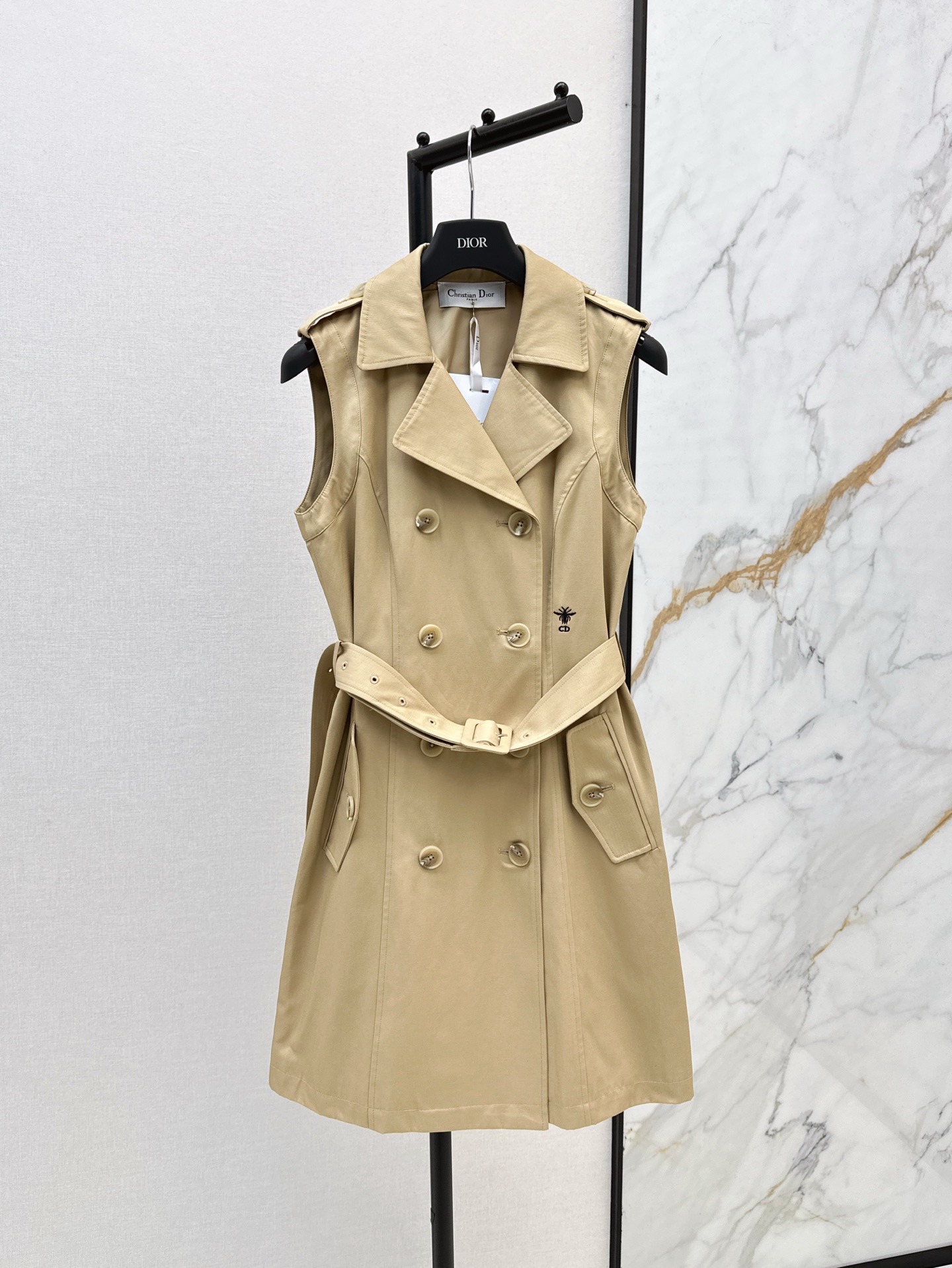 NO:317681,CD 25Ss————The latest double-breasted vest dress in spring and summer, cool and stylish, very stylish, very stylish, sleeveless three-dimensional waist-hugging, A-line skirt, obvious slimming effect on the upper body, particularly elegant, full of high-end feel, khaki is very positive, white, OK, whether it is daily or commuting, it is a model that is not picky and very proud. One color is available for sale in stock, sml, skirts, alexander wang19860909CD 25Ss————春夏最新款双排扣设计马甲连衣裙 飒爽有型 很绝的版型 无袖立体收腰 A字裙摆 上身显瘦效果明显 特别显气质 高级感十足 卡其色很正 显白 不管是日常或者通勤都OK 属于不挑人又很抬气质的款 一色现货发售sml,,skirts,alexander wang,Women's clothing