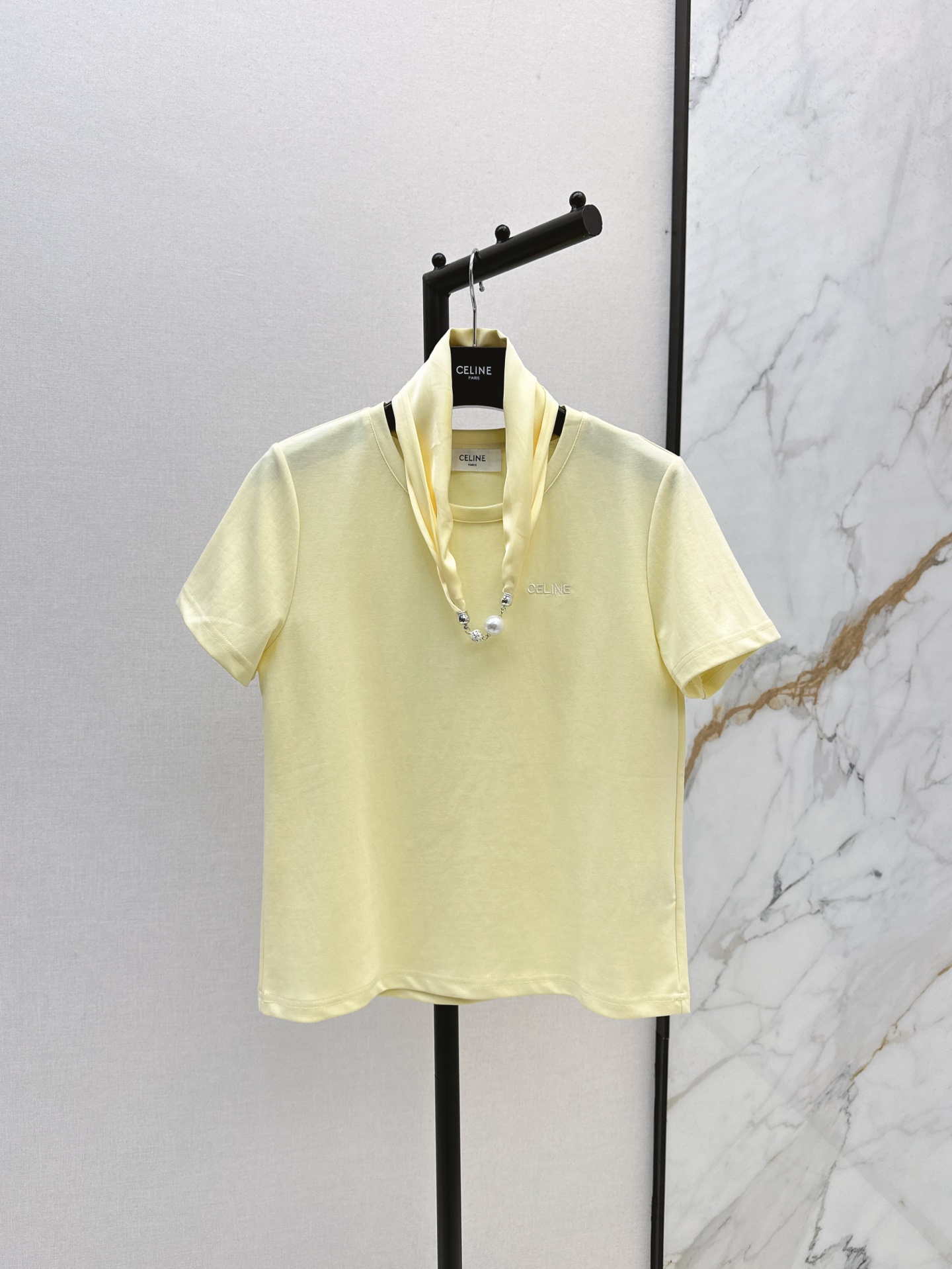 NO:317692,Fashionable and niche design 25Ss————The latest high-end minimalist style classic basic round-neck T-shirt fashionable and exquisite items in spring and summer. All-match styles in all seasons ~~ Italian minimalist high-end sense. Imported high-end high-end fabric with excellent texture. Classic style is not picky. Three-color spot-on sml, tees, t-shirt, alexander wang19860909时髦小众设计 25Ss————春夏最新款高级极简风经典基础圆领T恤时髦精单品 四季百搭款 ～～意式极简的高级感 进口高支精梳纯棉面料质感超赞 经典版型不挑人 三色现货发售sml,,tees，t-shirt,alexander wang,Women's clothing