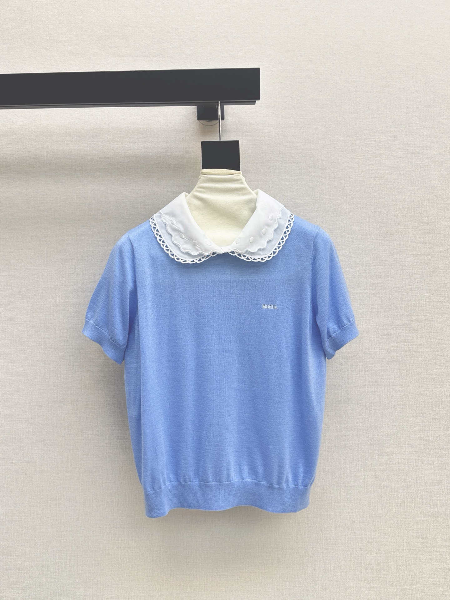 NO:317671,Fashionable niche design 25Ss————The latest spring and summer contrasting lapel fake two-piece sweater classic color matching, high-end design, layered fake two-piece design, exquisite feminine outfit Look~ Short style can better show the body proportions. Two-color sml, alexander wang19860909时髦小众设计 25Ss————春夏最新款撞色翻领假两件针织衫经典配色怎么穿都高级 叠层假两件设计感爆棚 精致女人味穿搭Look～短款版型更能展现身材比例 两色现货发售sml,,alexander wang,Women's clothing