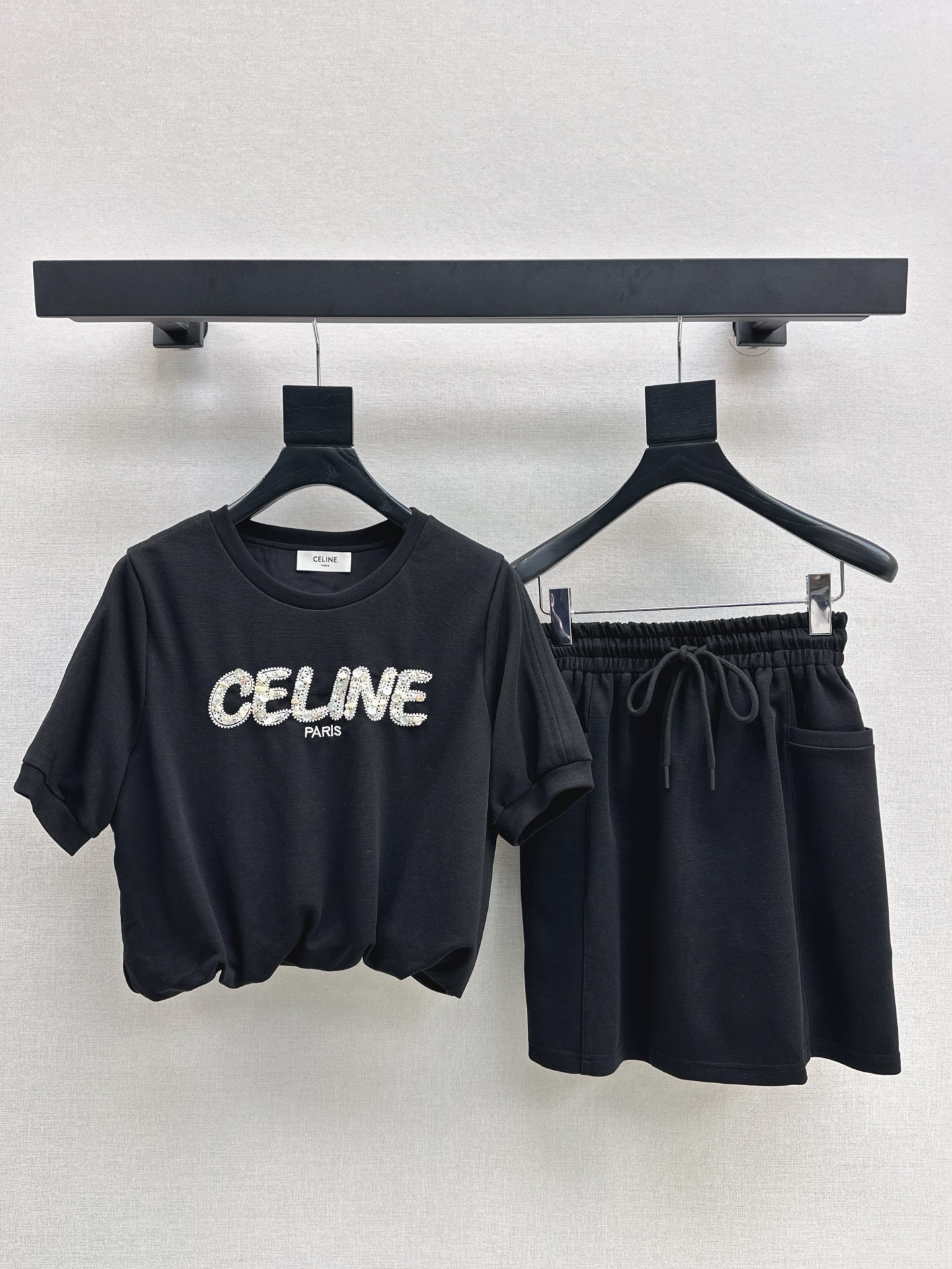 NO:318545,CE 25Ss———The latest spring and summer logo decorative casual set, small short elastic T-shirt   skirt, heavy logo logo embellishes the upper body, handsome and cool, creating casual and comfortable items, loose style and versatile, pure cotton texture and comfortable, a set of four colors for sale in stock, sml, skirts, tees, t-shirt, alexander wang19860909CE 25Ss———春夏最新款logo装饰休闲套装 小短款松紧T恤 半裙 重磅logo标识点缀上身帅气又拉风 打造休闲舒适单品 宽松版型百搭不挑人 纯棉质感舒适 一套出 四色现货发售sml,,skirts,tees，t-shirt,alexander wang,Women's clothing