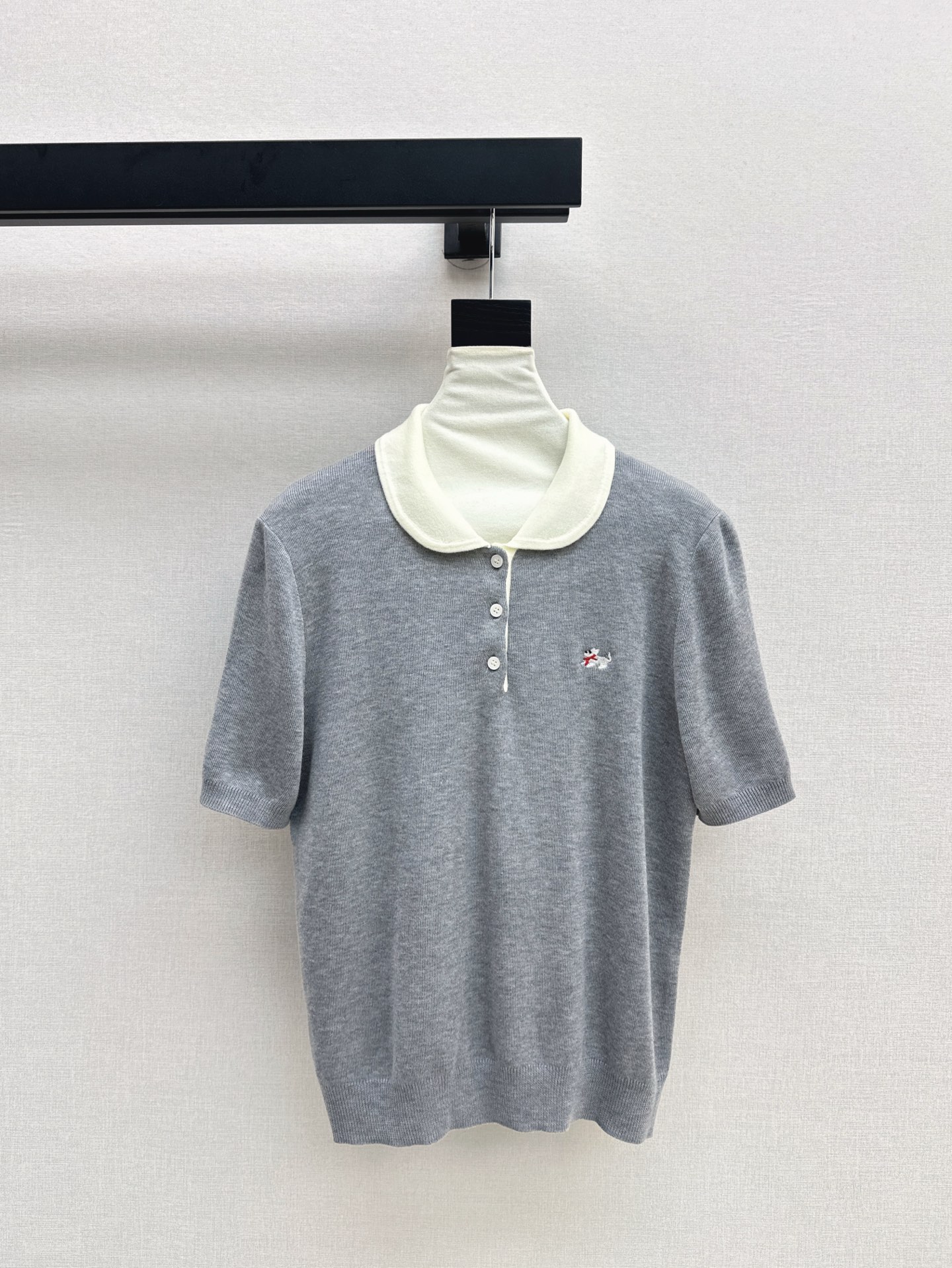 NO:318561,Exclusive first release TB 25Ss———The latest spring and summer college style lapel tensile knitted short-sleeved cardigan with thin and comfortable air-conditioned room, girlish style reduces age and sweet atmosphere, versatile style is not picky and good looking, two colors are available in stock, T-shirt, alexander wang19860909独家首发 TB 25Ss———春夏最新款学院风翻领天丝针织短袖开衫轻薄舒适空调房拿捏 少女风减龄甜美气息 版型百搭不挑人很好看 两色现货发售sml,,T-shirt,alexander wang,Women's clothing