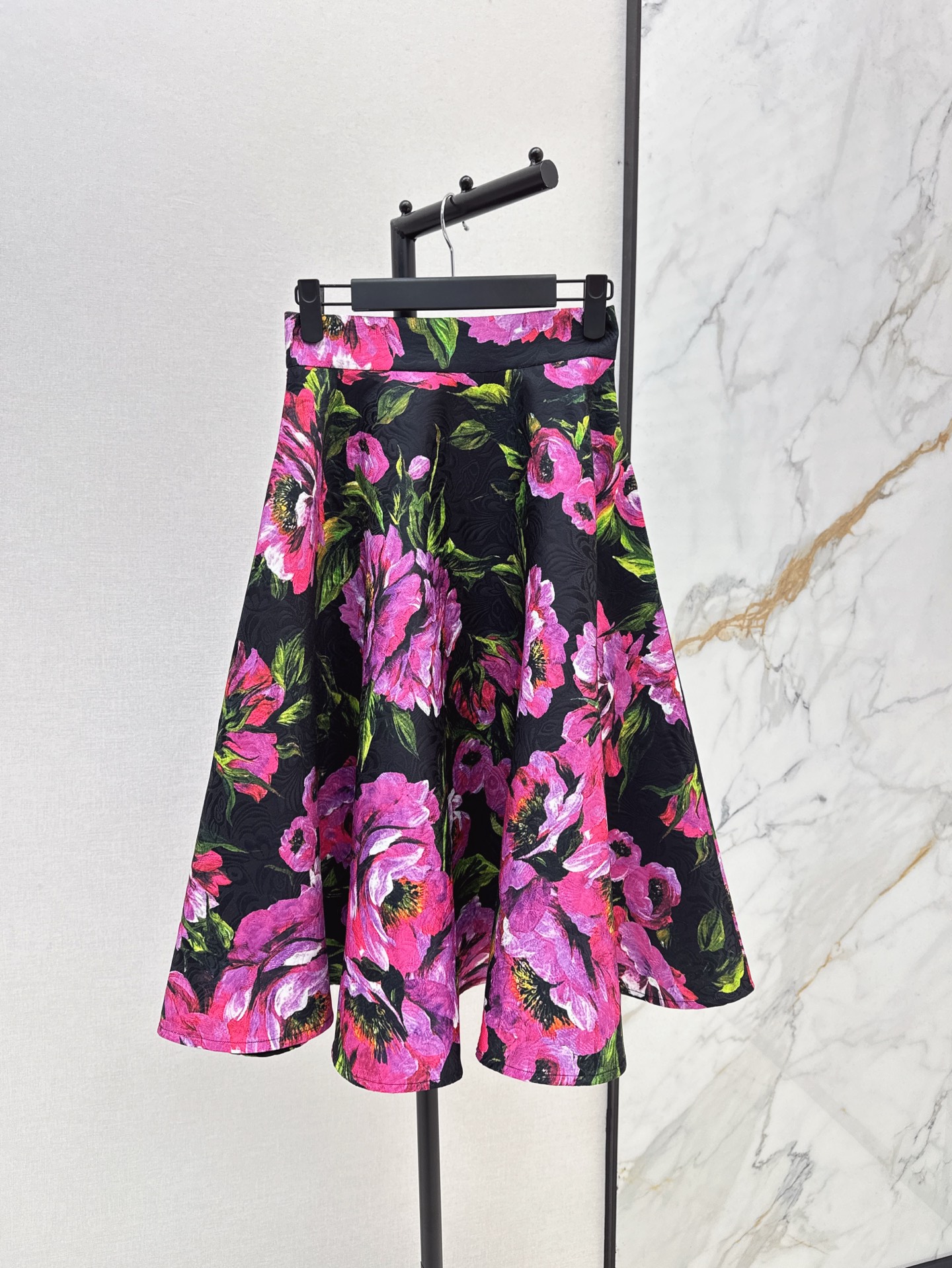 NO:318480,DG 25Ss————The latest Sicilian rose long skirt in spring and summer combines intellectual temperament and liveliness to create a romantic and charming vacation style. White and rich beauty must be high-end items. High-waisted skirt style is not picky. It uses print and jacquard fabric. SML is available in stock, skirts, alexander wang19860909DG 25Ss————春夏最新款西西里玫瑰花长半裙知性气质和活泼相结合打造度假风浪漫迷人 白富美必入高级单品 高腰大裙摆版型不挑人 采用印花与提花面料 一色现货发售sml,,skirts,alexander wang,Women's clothing