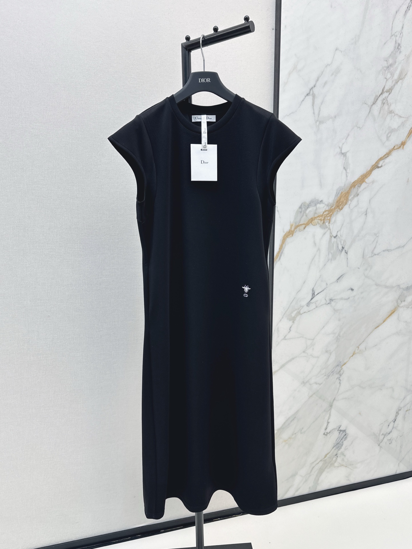 NO:328019,Lazy people go out with one click, walk mode is turned on CD 25Ss————The latest classic long dress in spring and summer. You can wear it on a shopping date or at work. Casual retro, inclusive and slim. The upper body is a paper-like visual feeling. Two colors are on sale in stock. SML, skirts, alexander wang19860909懒人一键出门 遛弯模式开启 CD 25Ss————春夏最新款经典长款连衣裙 不管是逛街约会或者上班都可以穿 休闲复古 具有包容性同时也很显瘦 上身就是纸片人视觉感 两色现货发售sml,,skirts,alexander wang,Women's clothing