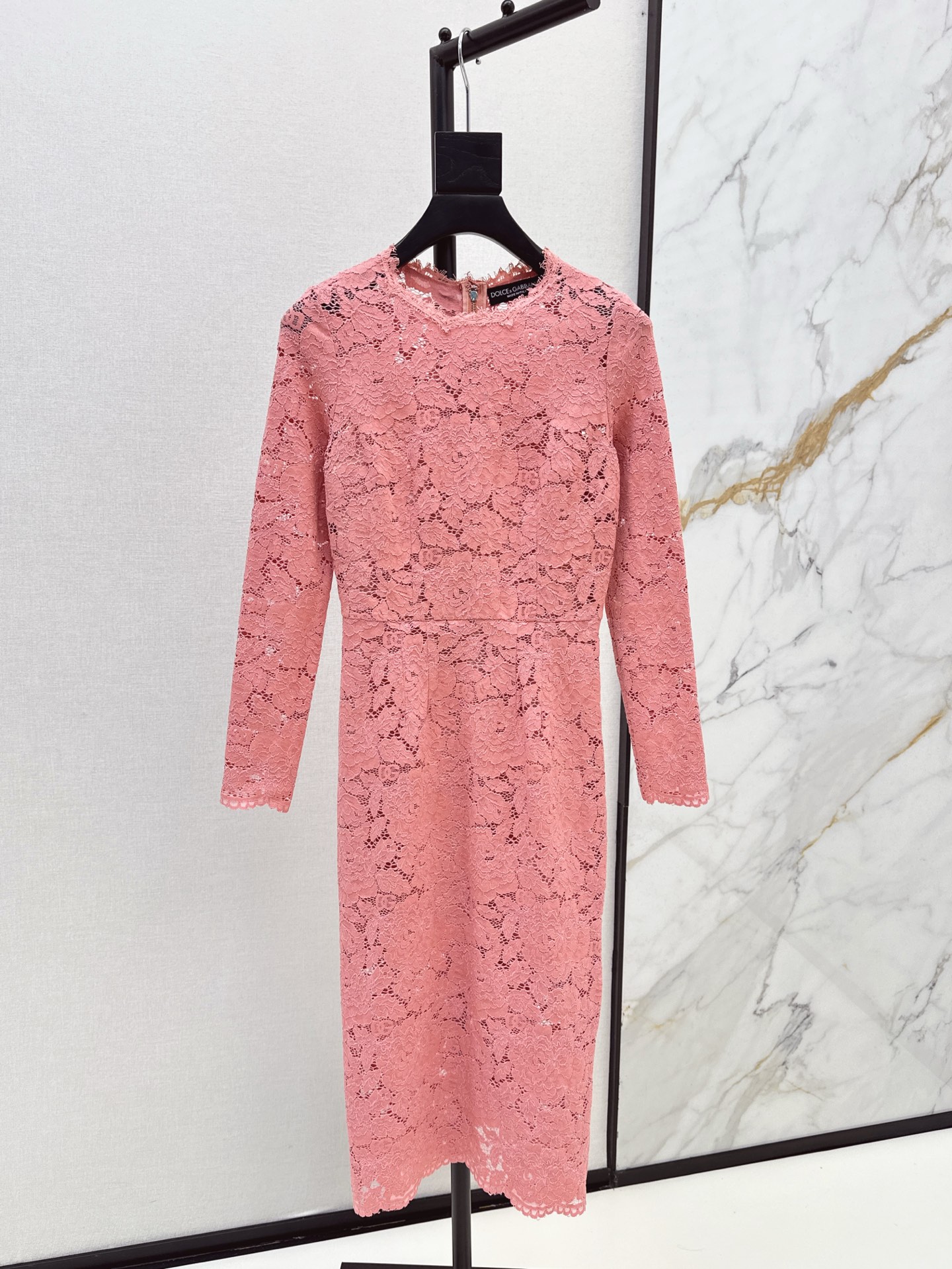 NO:333838,DG 25Ss————The latest spring and summer soft pink lace long-sleeved dress original custom three-dimensional water-soluble lace fabric with a micro-stretchy texture. The hourglass cut and slim fit style shows the graceful figure of a woman, showing elegant temperament, creating a romantic and charming vacation style. One color is available for sale in stock. SML, skirts, alexander wang19860909DG 25Ss————春夏最新款柔粉色蕾丝长袖连衣裙原版定制立体水溶蕾丝面料 微弹力有包容性质感 沙漏剪裁修身版型凹显女性曼妙身材 展现温雅气质 打造度假风浪漫迷人 一色现货发售sml,,skirts,alexander wang,Women's clothing