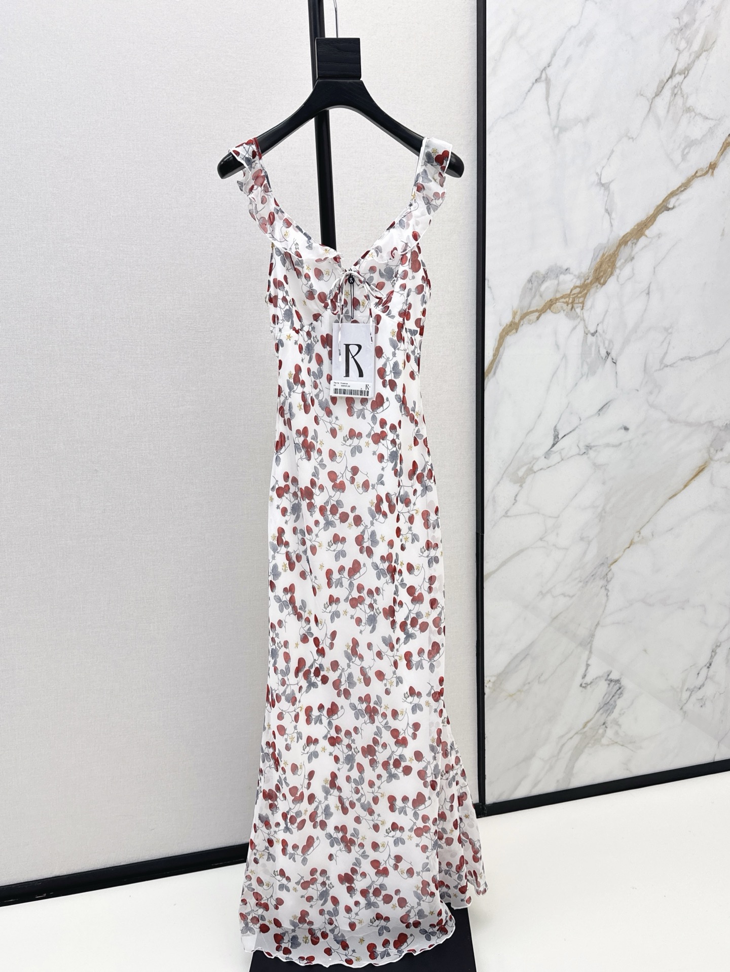 NO:319968,Exclusive first launch, fashionable and niche design, 25Ss————The latest suspender dress in early spring, fresh vacation style, romantic and elegant white and rich beauty essentials, imported silk blend fabric, one color for sale in stock xssml, skirts, real silk, alexander wang19860909独家首发 时髦小众设计 25Ss———早春最新款吊带连衣裙清新的度假风气息 浪漫优雅的白富美必备单品 进口真丝混纺面料 一色现货发售xssml,,skirts,real silk,alexander wang,Women's clothing