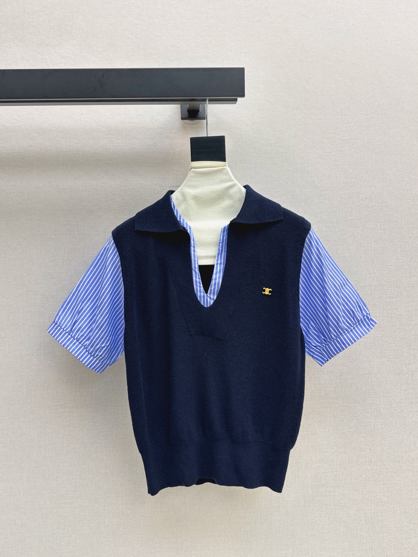 NO:319984,Exclusive model ~CE 25Ss————The latest model of early spring spliced ​​knitted fake two-piece short-sleeved sweater with versatile temperament design sense contrasting color layering full of high-end feeling. Paired with various jeans half group lazy and casual three-color spot on sale sml, jeans, T-shirt, alexander wang19860909独家款～CE 25Ss———早春最新款拼接针织假两件短袖针织衫百搭气质的设计感撞色叠穿高级感满满 搭配各种牛仔裤半群慵懒随性 三色现货发售sml,,jeans,T-shirt,alexander wang,Women's clothing