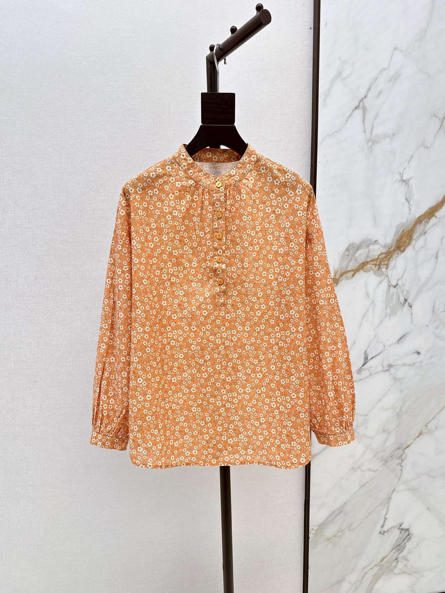 NO:319952,Fashionable niche design 25Ss———^_The latest small floral shirt in spring and summer, full of spring, full of elegance, loose and spare style, no restrictions on the figure, small floral pattern printing is very beautiful, using ramie fabric, very texture, one color is available in stock sml,,shirts,alexander wang19860909时髦小众设计 25Ss————^_春夏最新款小碎花衬衫 春意盎然 优雅感满满 宽松有余量版型 对身材没有限制 小碎花图案印花很好看 采用苎麻面料 很显质感 一色现货发售sml,,shirts,alexander wang,Women's clothing