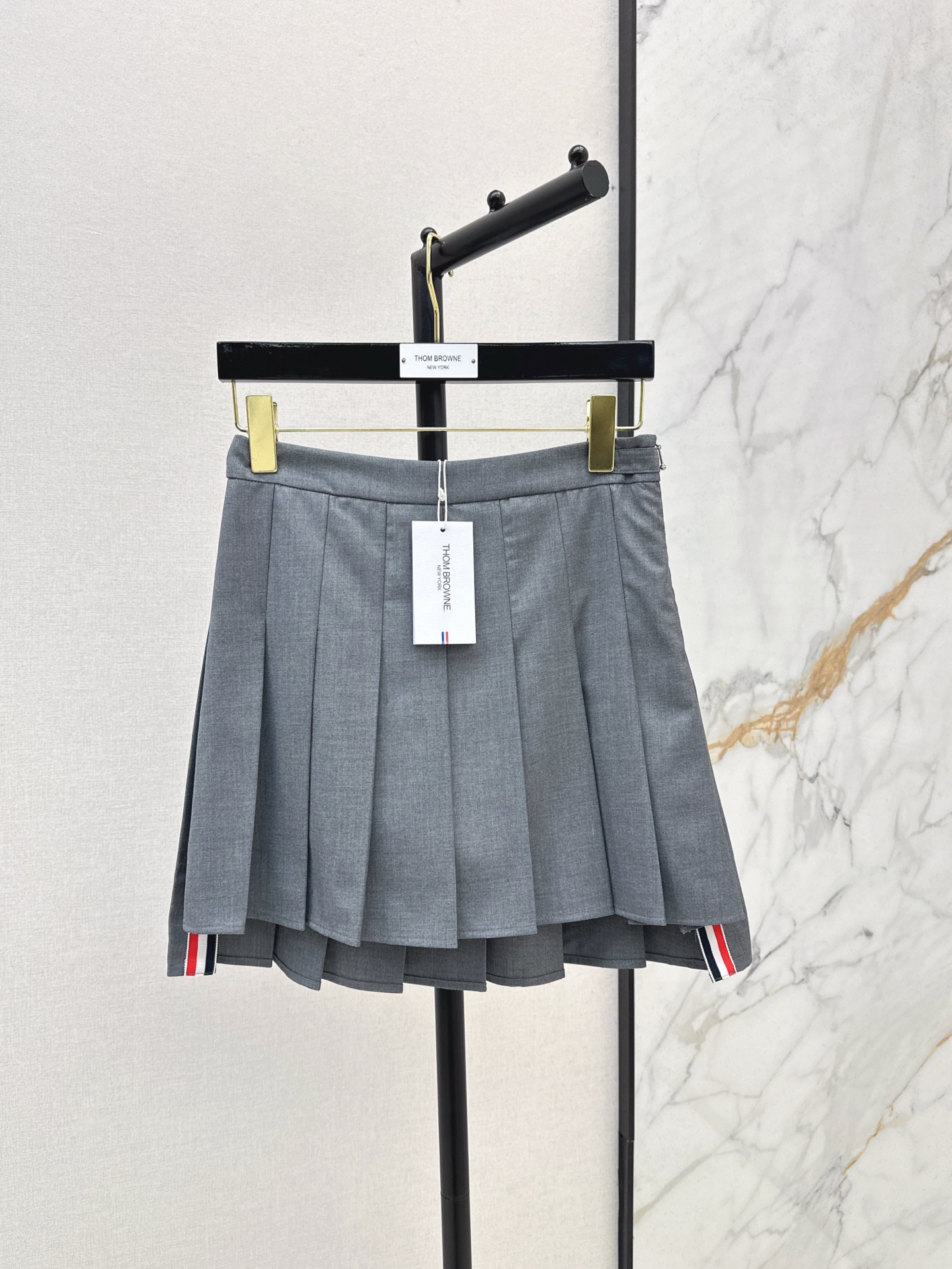 NO:319924,Super practical wear TB 25Ss————The latest spring and summer age-reducing college-style pleated skirt super rescue and modify your legs High waist design Heavy pleated splicing of the entire skirt Heavy fabric lining YB lining All-match styles can be worn in all four seasons Two colors are available for sale in stock, Skirts, Alexander wang19860909超级实穿 TB 25Ss————春夏最新款减龄学院风压褶半裙超级拯救修饰你的腿型 高腰版型设计 整个裙摆重工百褶拼接 非常费面料 内衬YB里布 百搭款四个季节都可以穿 两色现货发售sml,,skirts,alexander wang,Women's clothing