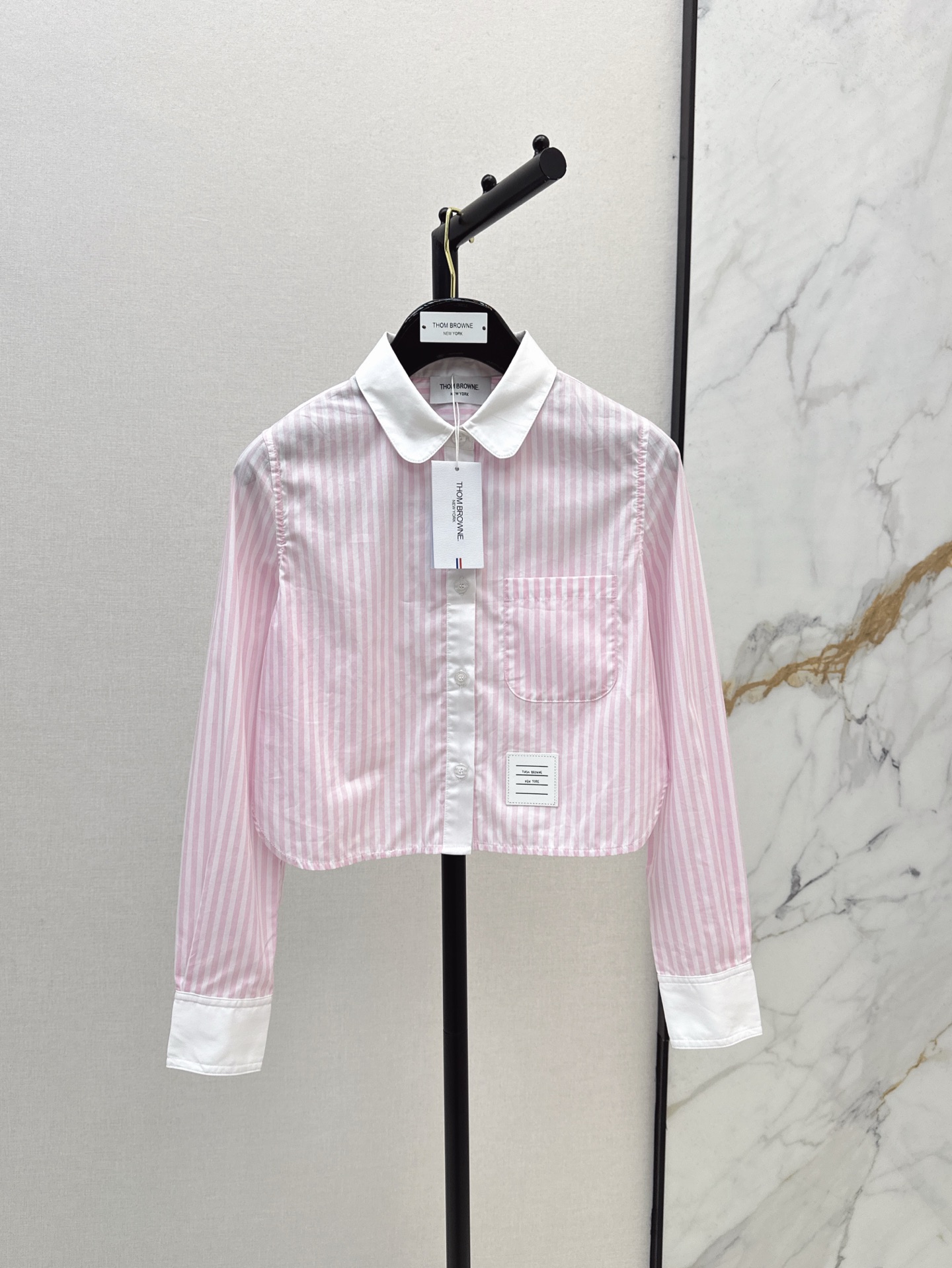NO:319918,Age-reducing items TB 25Ss————The latest spring and summer age-reducing pink striped shirts. Super easy to wear. You can be worn as a shirt or a small exterior. It feels fashionable when paired. UpUP contrasting lapel and cuff design is more eye-catching. The upper body is super photogenic. One-color spot-on sml, shirts, alexander wang19860909减龄单品 TB 25Ss————春夏最新款减龄粉色系条纹衬衫 超级好穿 可以当衬衫或者当小外搭穿 搭配起来时髦感UpUP 撞色翻领及袖口设计 更加吸睛 上身拍照超级上镜 一色现货发售sml,,shirts,alexander wang,Women's clothing