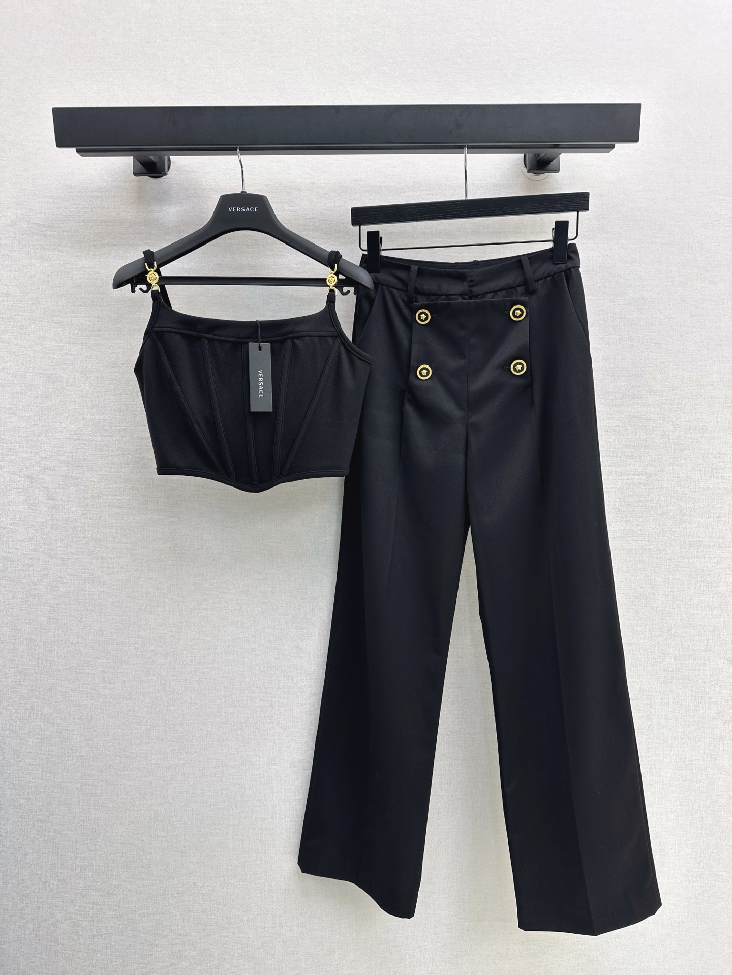 NO:329804,Ver 25Ss————The latest spring and summer Medusa V-shaped ribbed bra small suspender three-dimensional edge fish bone craft, adjustable metal buckle suspender tube top style, rear zipper opening and closing design, creating fashionable items on high street, must-have sweet and hot girls, recommended a set of matching, one-color spot on sale, alexander wang19860909Ver 25Ss————春夏最新款美杜莎V形罗纹胸衣小吊带立体包边鱼骨工艺 可调节金属扣吊带抹胸版型 后拉链开合设计绝绝子 打造高街时髦单品 甜酷辣妹必备 推荐一套搭配 一色现货发售sml,,alexander wang,Women's clothing