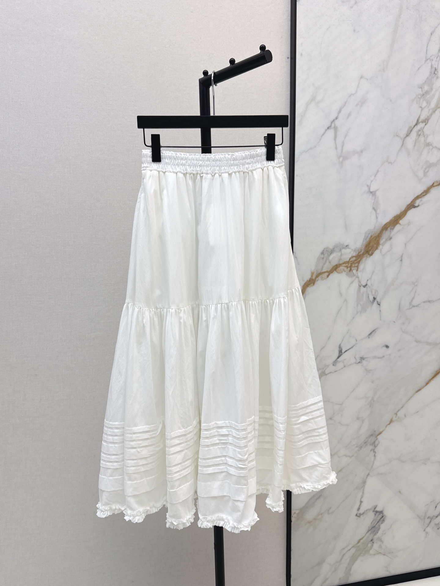 NO:329799,South France vacation style 25Ss————The latest white skirt in spring and summer. This French gentle skirt is really beautiful. It is full of exquisiteness. The elastic waist style is also very good. It looks good when you go out on the street. It looks super good when wearing T-shirts or shirts. It is available for sale in one color. Skirts, shirts, tees, t-shirts, alexander wang19860909南法度假风 25Ss————春夏最新款白色半裙 这款法式温柔半裙真的美哭了 满满的精致感 松紧腰版型也很好 日常出街随意搭配T恤或者衬衫都好看 度假穿超级出片 一色现货发售sml,,skirts,shirts,tees，t-shirt,alexander wang,Women's clothing