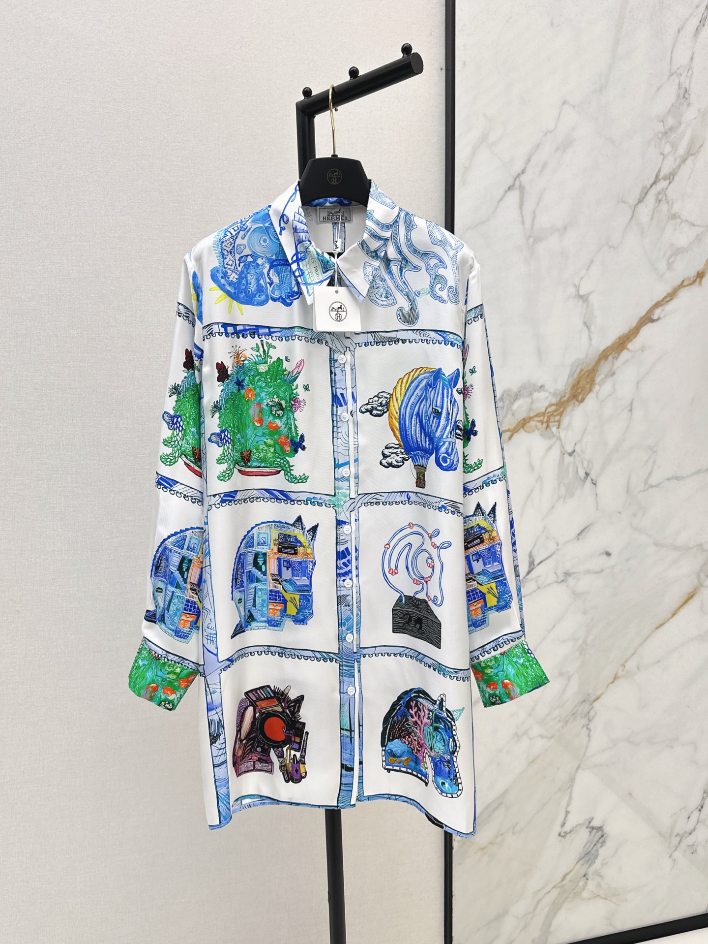 NO:329793,Her 25Ss————The latest model of spring and summer horse mirror printed silk shirt dress 100% silk twill texture is excellent, temperament lapel loose H-style casual and generous, beautiful color matching full positioning print super high-end style, undesirable and slim, two colors are available in stock smlxl, skirts, shirts, real silk, alexander wang19860909Her 25Ss————春夏最新款骏马镜像印花真丝衬衫连衣裙百分百真丝斜纹绸质感超赞 气质翻领宽松H版型随性大方 绝美配色全定位印花超高级 版型不挑人上身超显瘦 两色现货发售smlxl,,skirts,shirts,real silk,alexander wang,Women's clothing