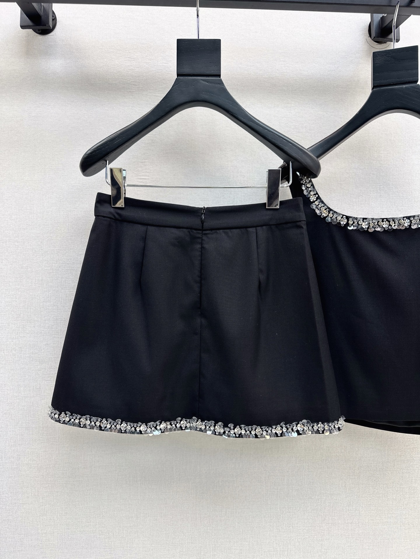 财阀大女主穿搭 Gu 25Ss————春夏最新款手工钉钻装饰套装🖤小短款吊带+半裙 精致千金小姐风 手工