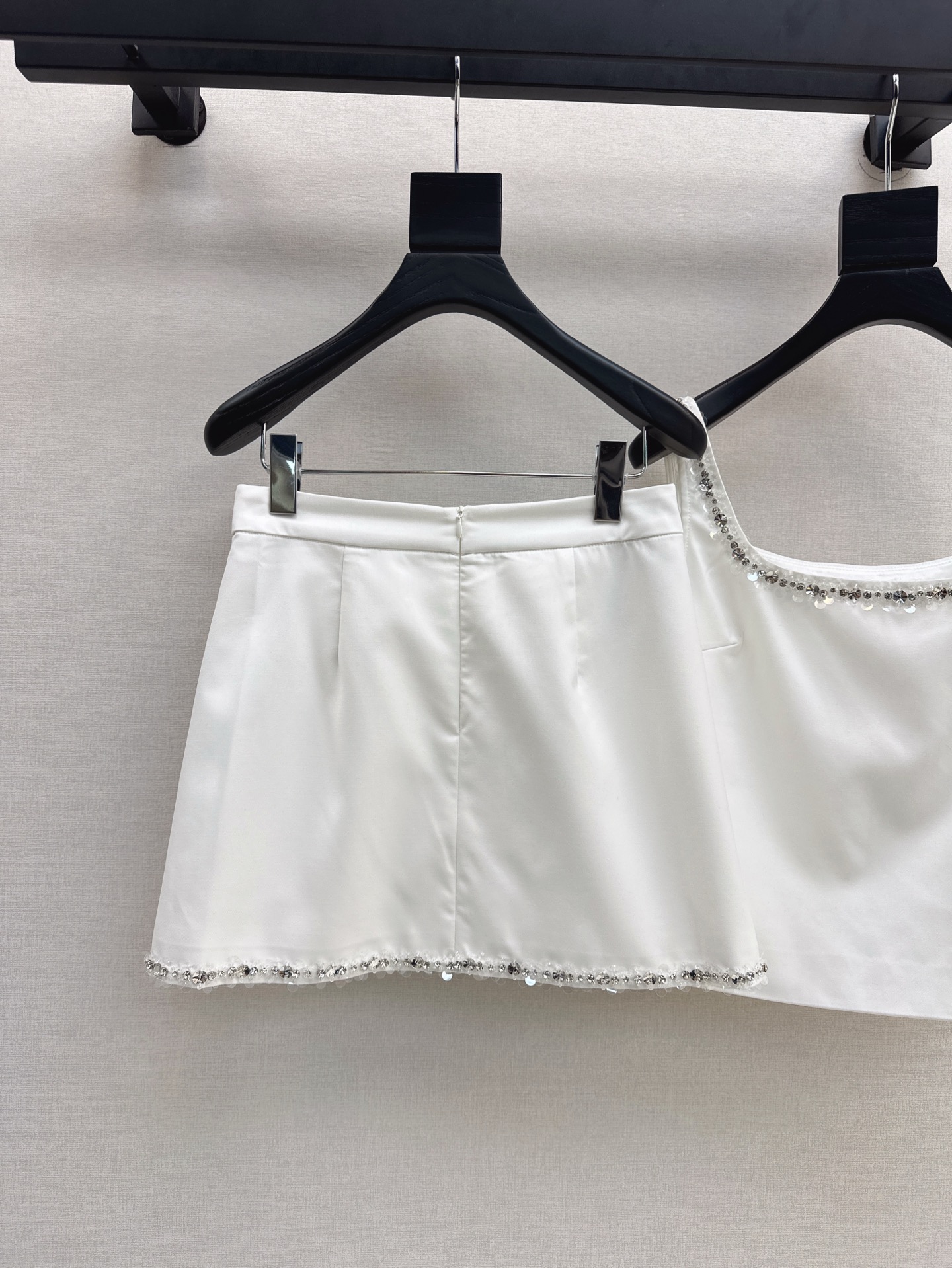 财阀大女主穿搭 Gu 25Ss————春夏最新款手工钉钻装饰套装🖤小短款吊带+半裙 精致千金小姐风 手工