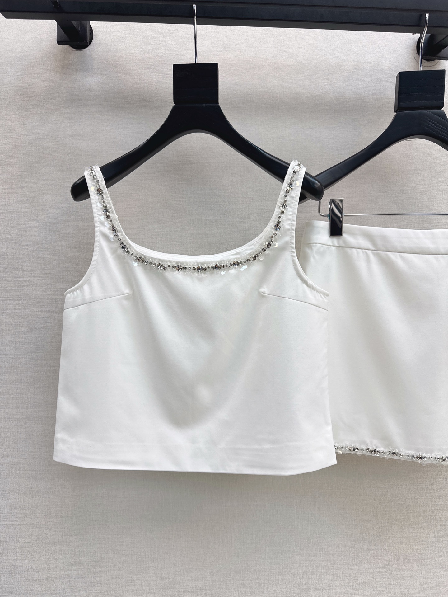 财阀大女主穿搭 Gu 25Ss————春夏最新款手工钉钻装饰套装🖤小短款吊带+半裙 精致千金小姐风 手工