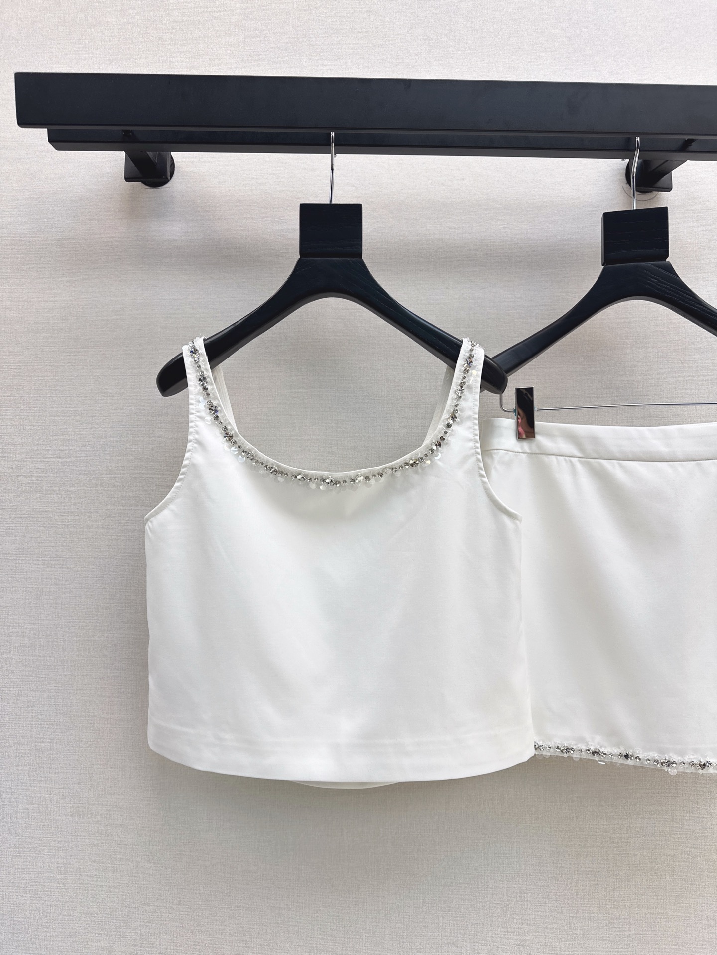 财阀大女主穿搭 Gu 25Ss————春夏最新款手工钉钻装饰套装🖤小短款吊带+半裙 精致千金小姐风 手工