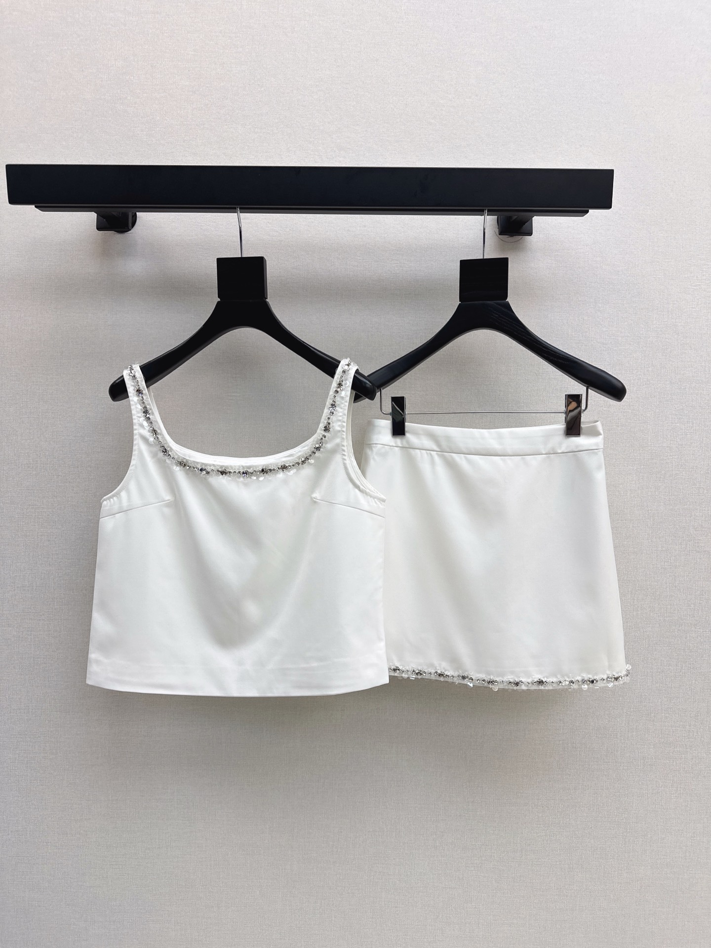 财阀大女主穿搭 Gu 25Ss————春夏最新款手工钉钻装饰套装🖤小短款吊带+半裙 精致千金小姐风 手工