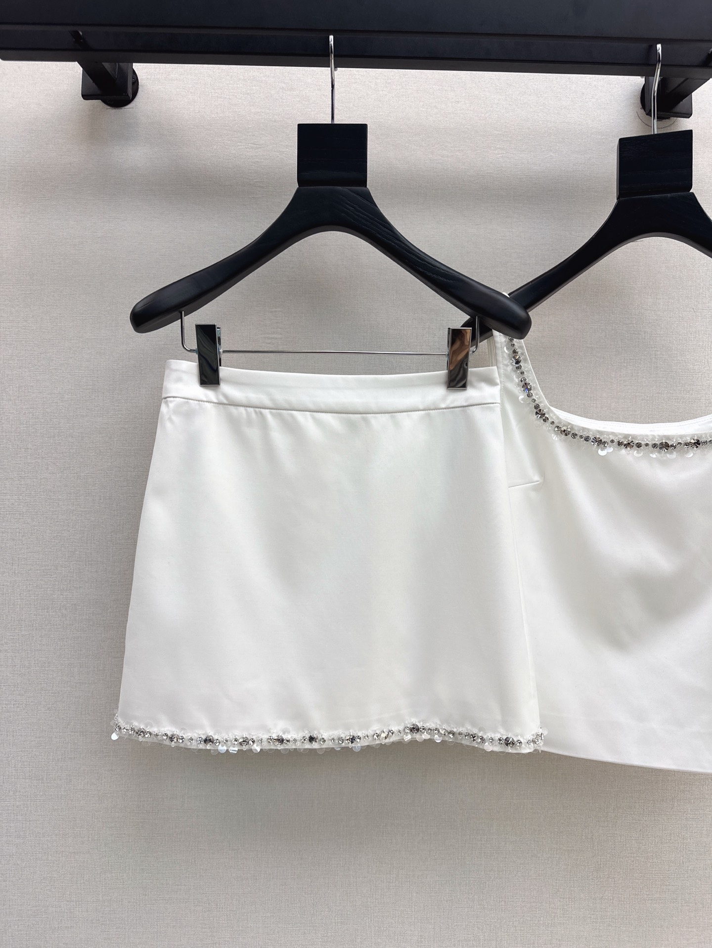 财阀大女主穿搭 Gu 25Ss————春夏最新款手工钉钻装饰套装🖤小短款吊带+半裙 精致千金小姐风 手工