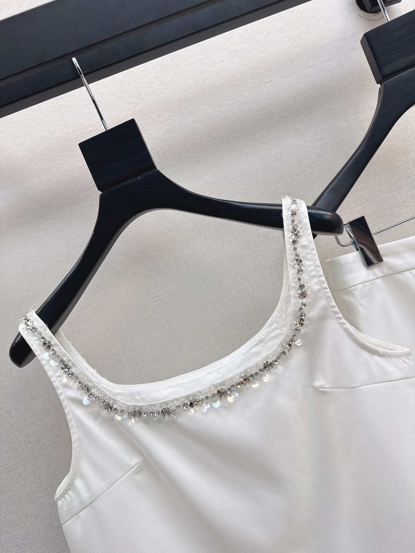 财阀大女主穿搭 Gu 25Ss————春夏最新款手工钉钻装饰套装🖤小短款吊带+半裙 精致千金小姐风 手工