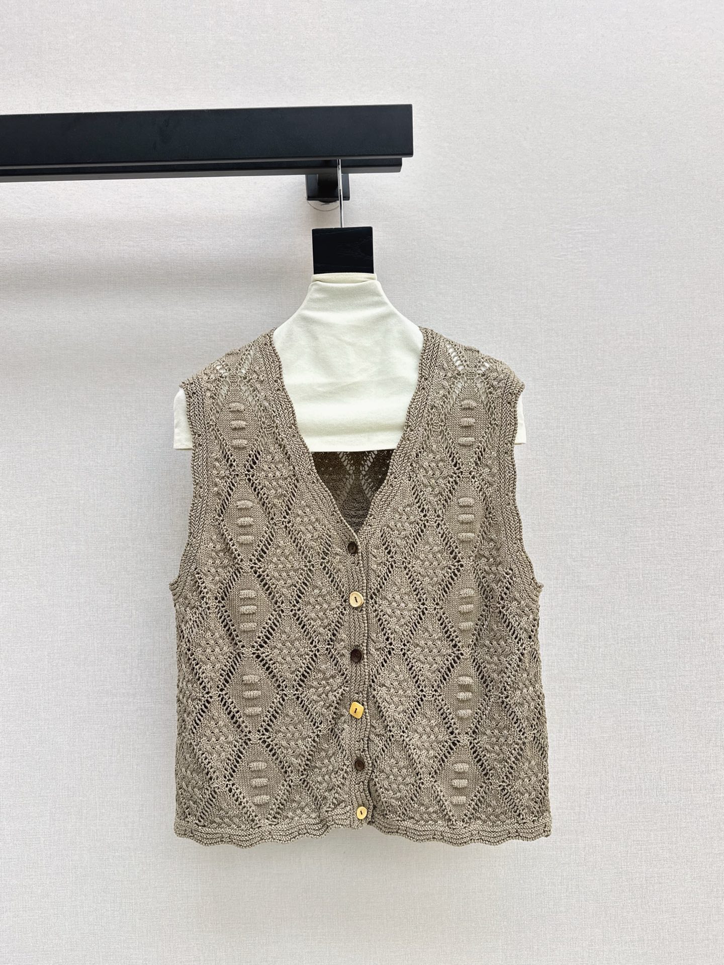 NO:330453,Exquisite old-fashioned outfit BC 25Ss———The latest style of hand-hooked hollow vest tops in spring and summer, high-end walking style, art level, hand-cropped embroidery, low-key luxury, heavy industry luxury!  Pure hand-made crochet, elegant temperament, low-key luxury, high-end sense of classic H-style casual and elegant, two-color spot sml, alexander wang19860909精致老钱风穿搭 BC 25Ss————春夏最新款手钩镂空背心上衣行走的高定 艺术品级别 手工钩织刺绣低调奢华 重工奢华绝绝子！纯手工钩织工艺 高雅气质低调奢华的高级感 经典H版型随性优雅 两色现货发售sml,,alexander wang,Women's clothing