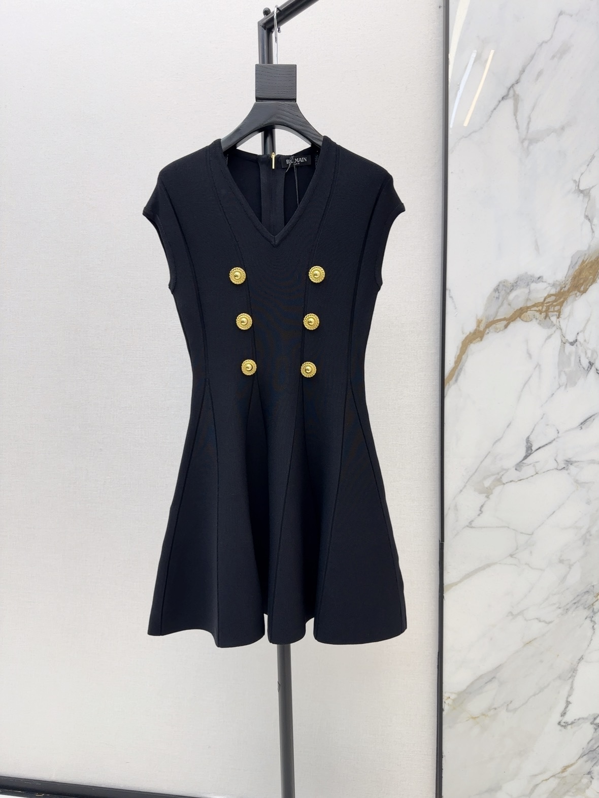 NO:335541,Bal 25Ss————The latest limited-edge waist dress for spring and summer, three-dimensional waist dress for three-dimensional waist skirt, modern and handsome, golden buttons are exquisitely embellished, noble, rich and gentle and elegant, three-dimensional cut slim fit style, top body makes it look slim and tall, imported fabrics are super texture, three-color spot on sale sml, skirts, alexander wang19860909Bal 25Ss————春夏最新款限定款收腰连衣裙立体收腰裙摆摩登帅气 金色纽扣精巧點点缀造型 贵气千金感温柔又有气质 立体剪裁修身版型上身显瘦显高挑 进口面料质感超赞 三色现货发售sml,,skirts,alexander wang,Women's clothing