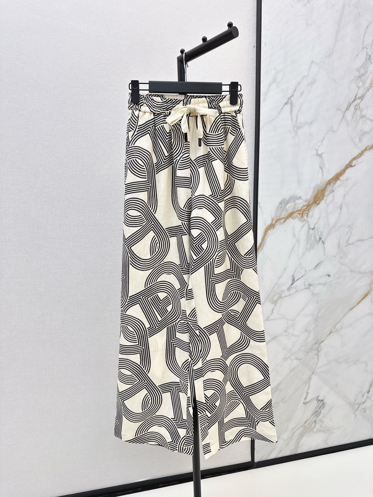 NO:327530,Her 25Ss—————The latest spring and summer styles of daily casual recommendations for pig nose printed straight-leg pants, made of 100% linen fabric, very light and suitable for summer outfits. Recommended for daily fashionable styles. Whether paired with T-shirts or shirts, simple and versatile. SML, Shirts, Tees, t-shirt, alexander wang19860909Her 25Ss————春夏最新款日常休闲推荐猪鼻子印花直筒裤 采用百分百亚麻面料 很轻薄 适合夏季穿搭 日常时髦款推荐 无论是搭配T恤或者衬衫都很好看 简约又百搭 一色现货发售sml,,shirts,tees，t-shirt,alexander wang,Women's clothing