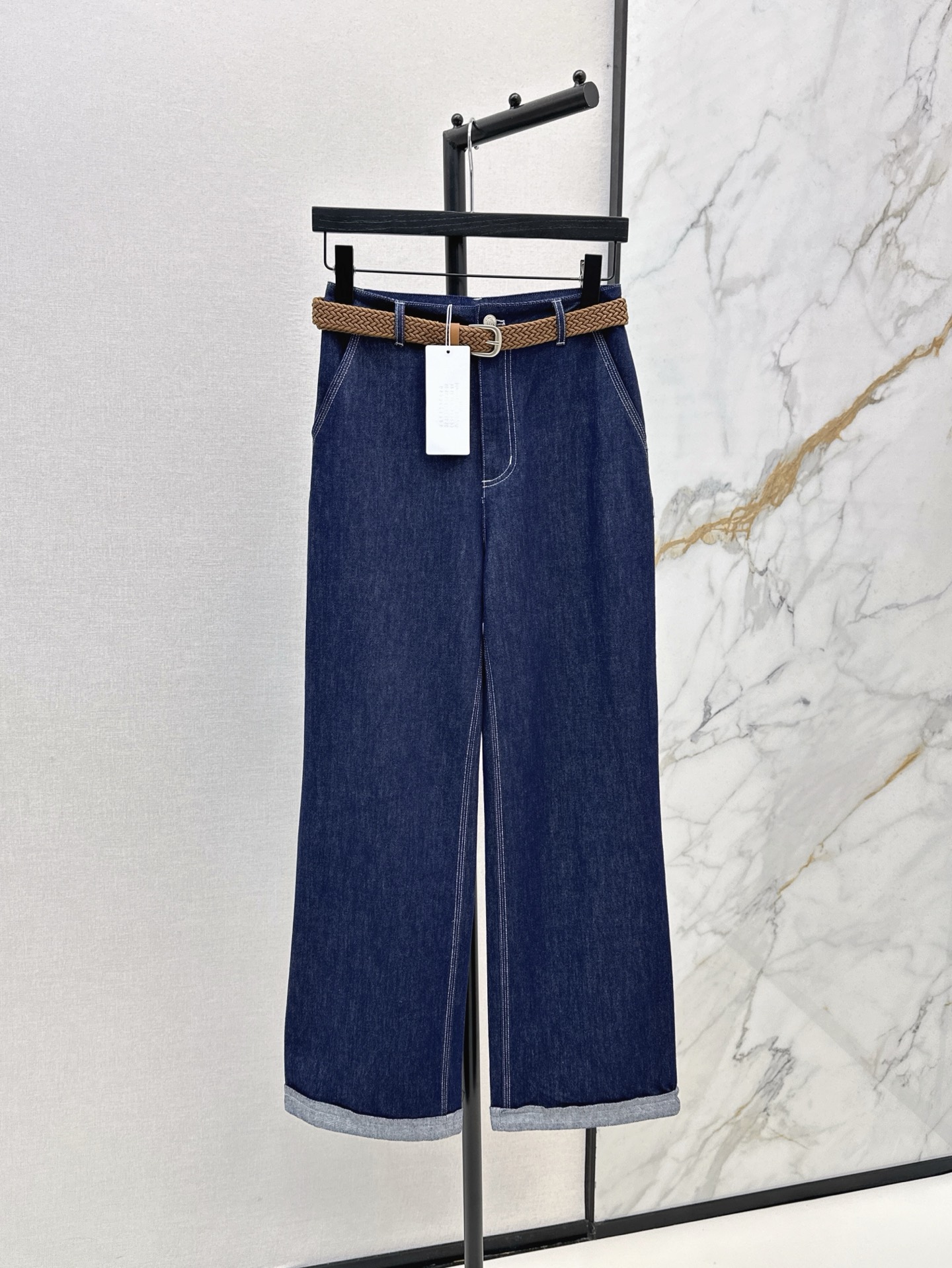 NO:328702,All-match artifact Mm～6 25Ss————The latest model of decorative denim straight pants in spring and summer. A must-have for casual matching. A T-shirt in summer. A small handy one-handed hiding meat to make you look thinner. A wide-leg straight-fitting style. No-legged leg-slimming style. Anyone who wears it looks slimming. A perfect artifact for covering meat. Customized denim fabric   belt. SML, tees, t-shirt, alexander wang.19860909百搭神器 Mm～6 25Ss————春夏最新款腰带装饰牛仔直筒裤 休闲搭配必备款 夏天搭配T恤小能手 藏肉显瘦 阔腿直筒版型 不挑腿型 谁穿都显瘦 妥妥的遮肉神器 定制的牛仔面料 腰带 一色现货发售sml,,tees，t-shirt,alexander wang,Women's clothing