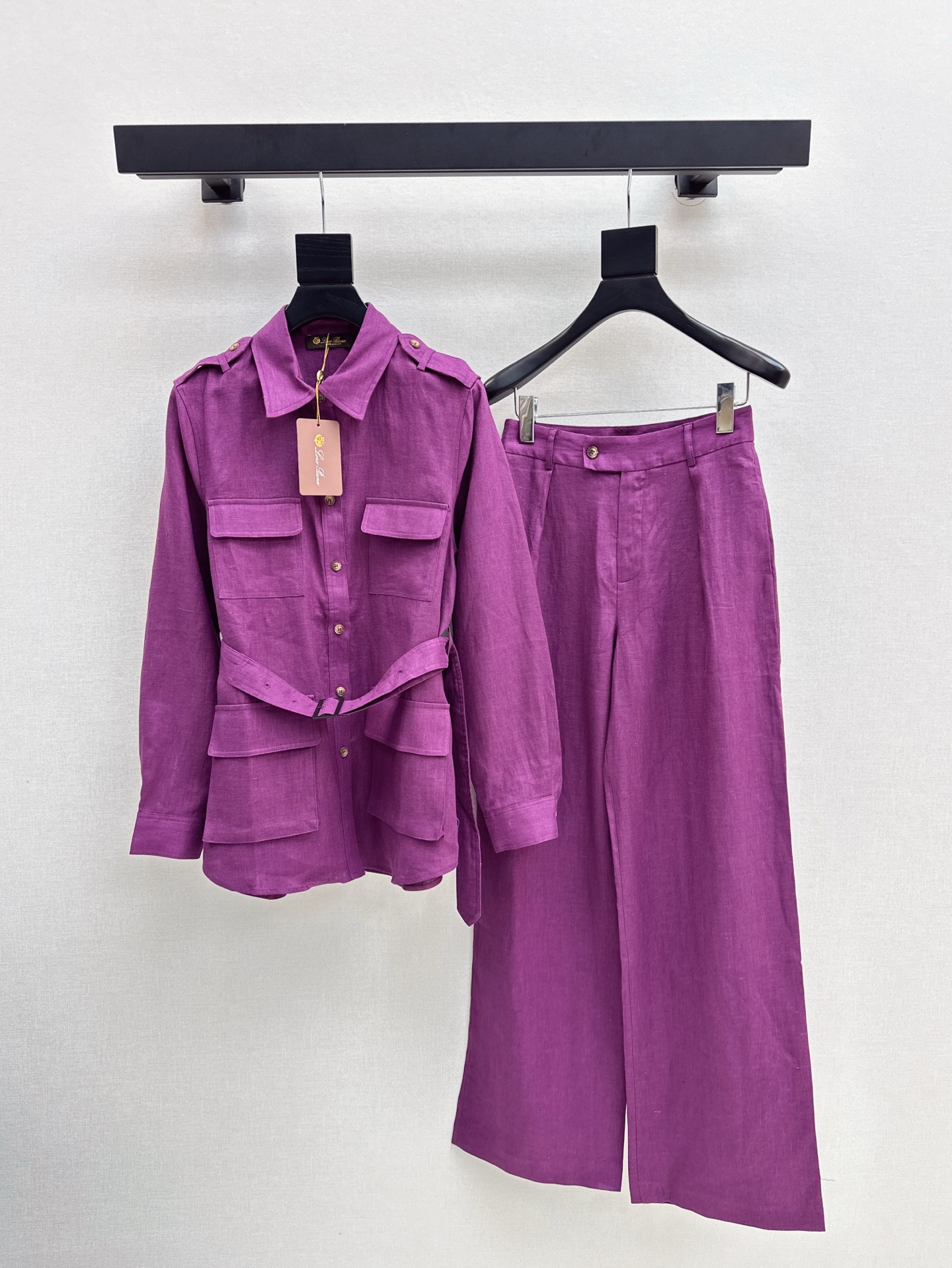 NO:791568,480L 25Ss————The latest handsome linen suit for spring and summer. Long-sleeved work style jacket + wide-leg pants. The upper body looks thin and tall. Gentle and elegant without losing aura. The exquisite visual version looks slim but not attractive. Available in one set. Two colors available for sale sml, loro piana, jackets & coats,19860909480L 25Ss————春夏最新款帅气亚麻套装 长袖工装风外套外套+阔腿裤 上身显瘦又高挑 不失气场的温柔优雅感 精致既视感版型显瘦不挑人 一套出 两色现货发售sml,,loro piana,jackets & coats,,Women's clothing