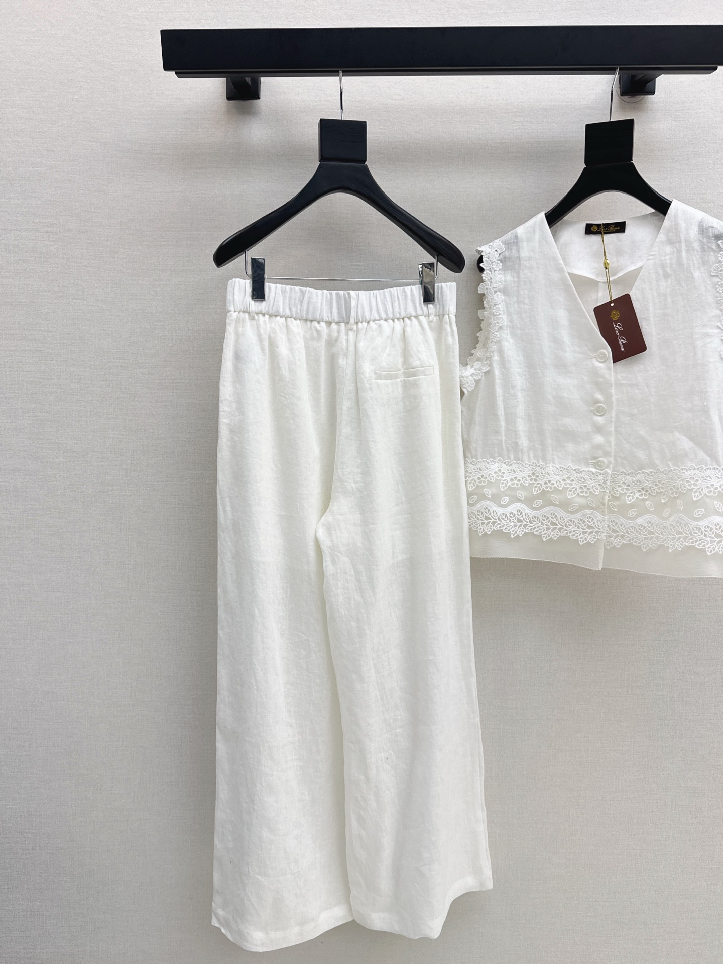 Elegant Women's V-Neck Vest and Wide-Leg Pants Set by Loro Piana 9 i1746781879909 6397 0 8