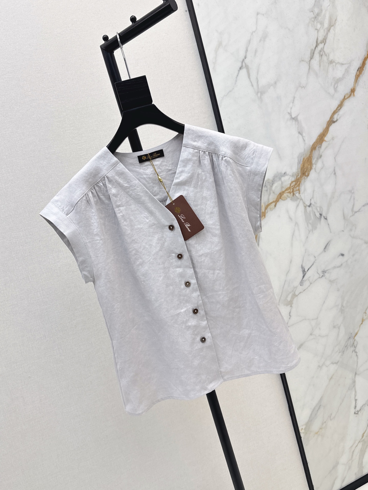 Loro Piana Women's Linen Sleeveless V-Neck Button-Down Shirt 2 i1746783059958 7864 0 1