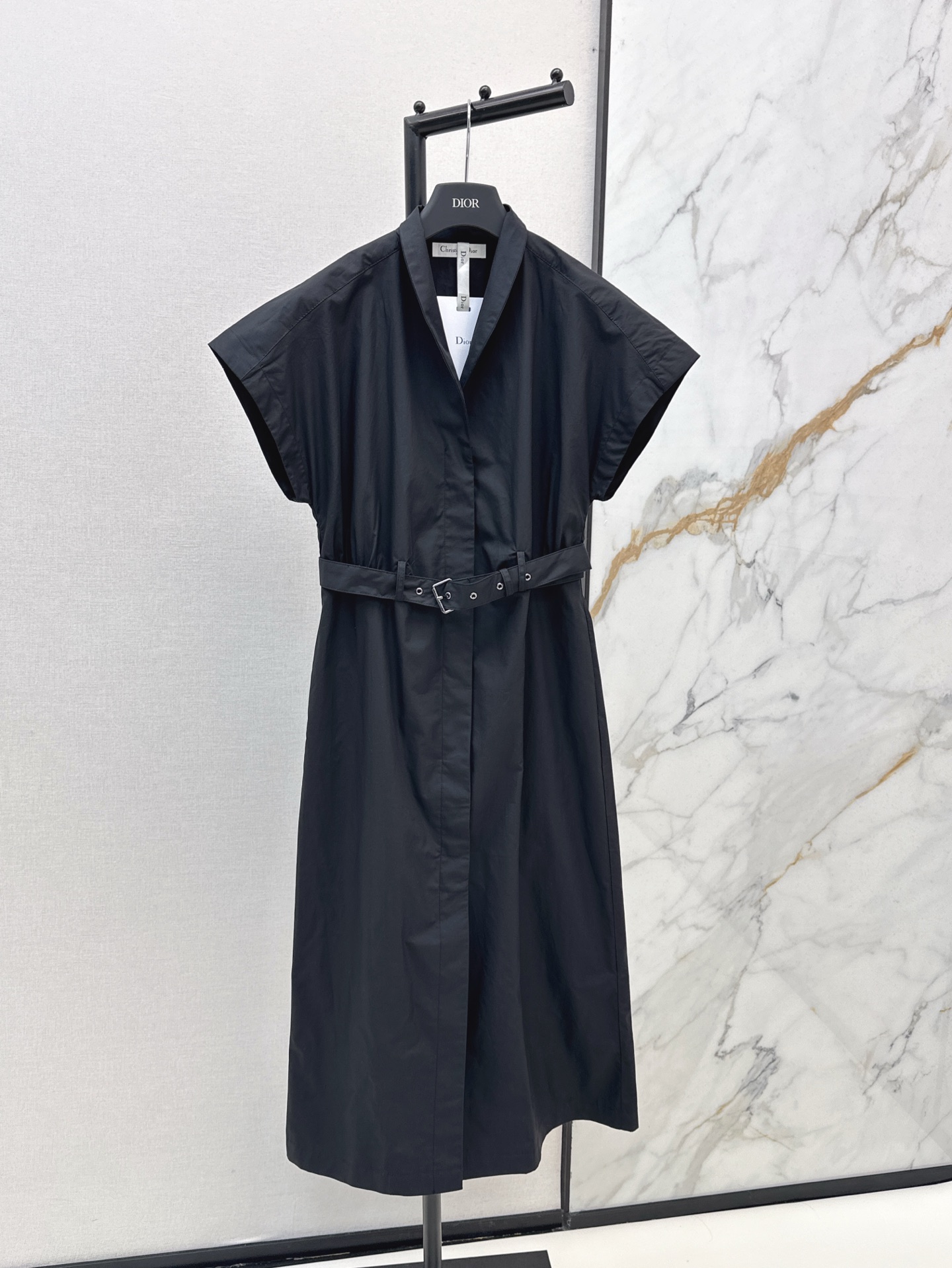 NO:332776,CD 25Ss————The latest V-neck, Feifei-sleeved dress in spring and summer. The oblique design is equipped with a belt waist to highlight the brand’s charm. The high-end texture is full of details. The upper body looks slim and fashionable. It is not inferior in important occasions. Daily commuting on the street. SML is available in stock, Skirts, Alexander wang19860909CD 25Ss————春夏最新款V领飞飞袖连衣裙 斜边设计配有腰带收腰 凸显品牌魅力 细节满满的高级质感 上身显瘦又时髦 重要场合也毫不逊色 日常出街通勤 一色现货发售sml,,skirts,alexander wang,Women's clothing
