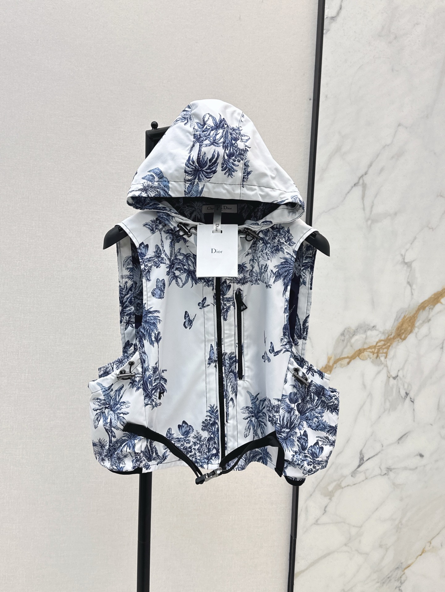 NO:332766,CD 25Ss————The latest spring and summer vacation style coconut tree printed series hooded vest hooded vest drawstring pocket design, fashionable and advanced, a series of matching can be easily controlled by both men and women, the essential items of human hands are full of styling, one-color spot on sale sml, hats, alexander wang19860909CD 25Ss————春夏最新款度假风椰树印花系列连帽马甲 连帽马甲抽绳口袋的设计 时髦又高级 一系列搭配男女都可以轻松驾驭 人手必备单品造型感十足 一色现货发售sml,,hats,alexander wang,Women's clothing