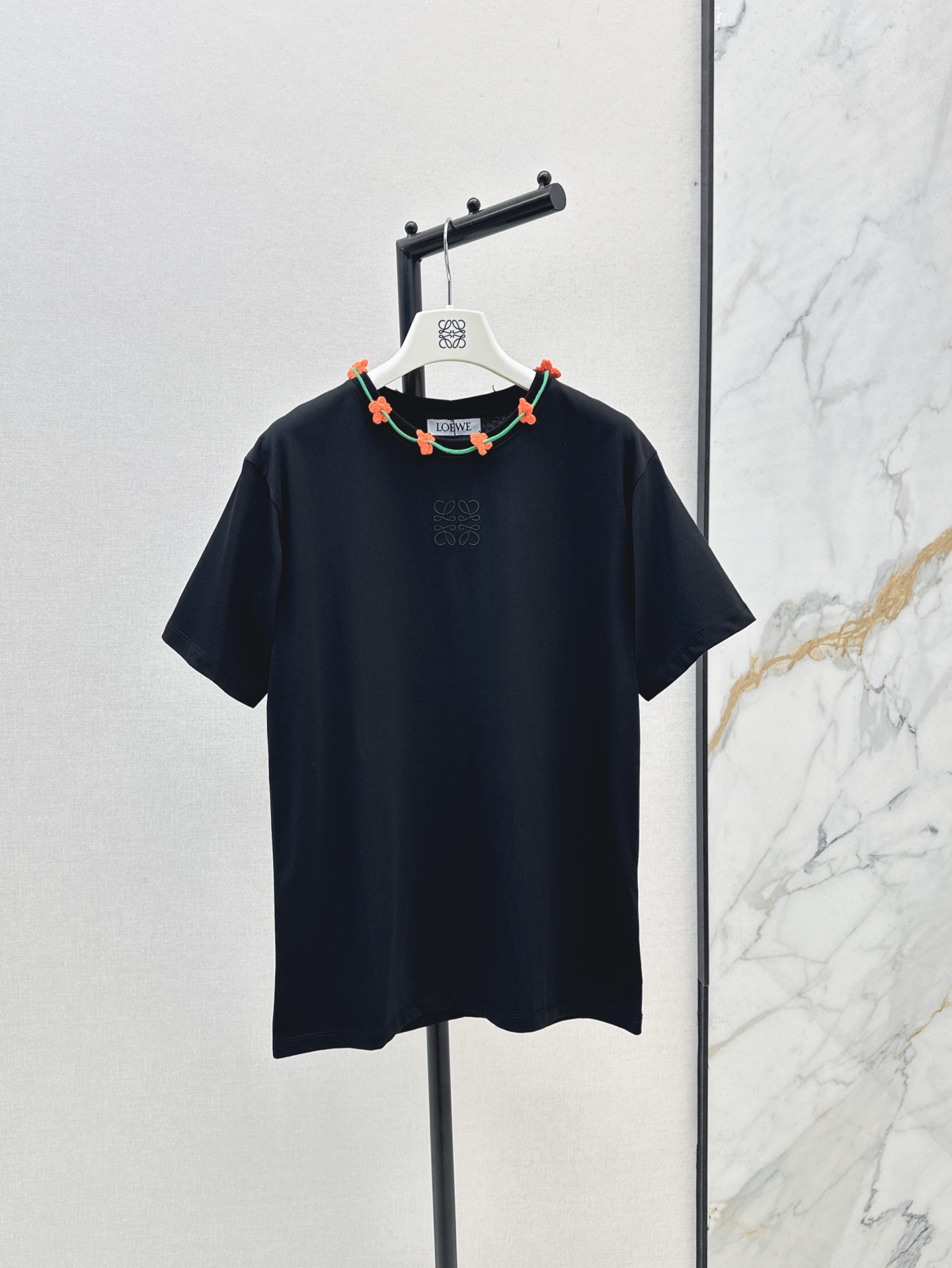 NO:332769,Loe Home 25Ss————The latest Paula'slbiza series embroidered short-sleeved T-shirt in spring and summer. Basic style. The upper body is versatile and not picky. Imported pure cotton fabric. Texture is comfortable and breathable. Small items for daily matching. One-color spot-on sml, loewe, T-shirt,tees, t-shirt,alexander wang19860909Loe家 25Ss————春夏最新款Paula'slbiza系列刺绣短袖T恤 基础款版型 上身百搭不挑人 进口纯棉面料 质感舒适透气 日常搭配的小单品 一色现货发售sml,,loewe,T-shirt,tees，t-shirt,alexander wang,Women's clothing