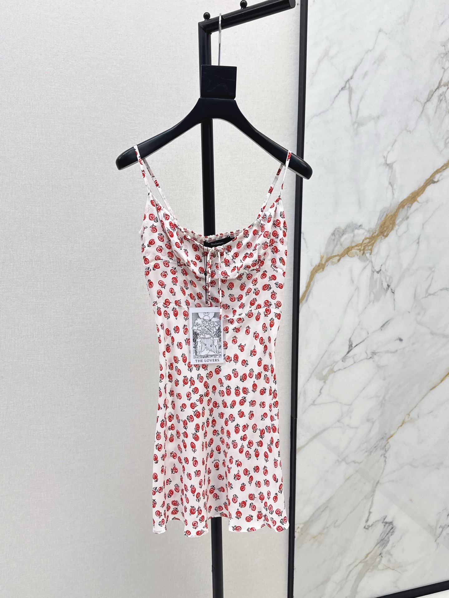 NO:332761,Exclusive first launch, fashionable and niche design, 25Ss————The latest short model in early spring   long suspender dress, fresh vacation style, romantic and elegant white and rich beauty, imported silk fabric, one-color spot-on xssml short model, skirts, real silk, alexander wang19860909独家首发 时髦小众设计 25Ss———早春最新款短款 长款吊带连衣裙清新的度假风气息 浪漫优雅的白富美必备单品 进口真丝面料 一色现货发售xssml 短款,,skirts,real silk,alexander wang,Women's clothing