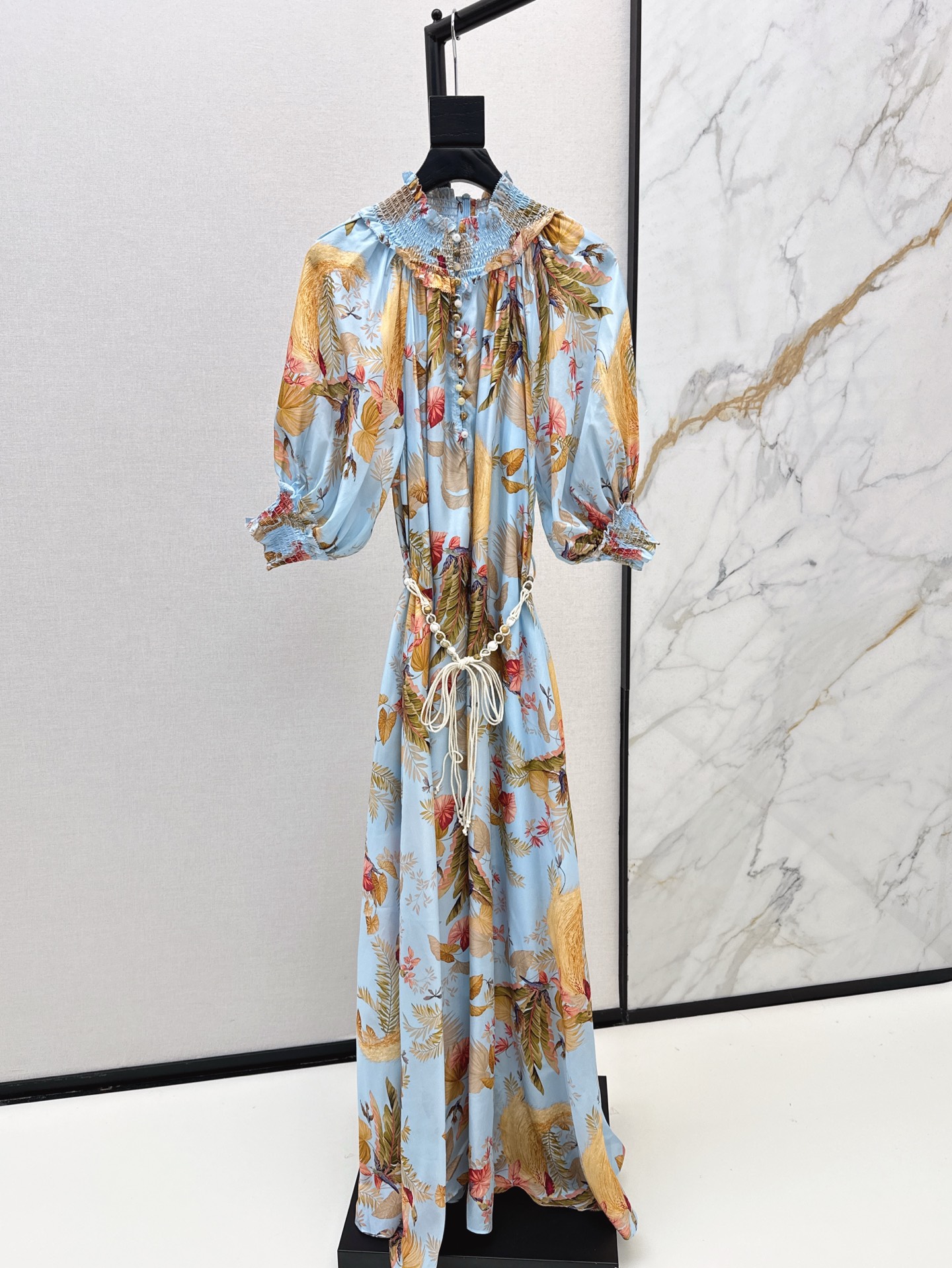 NO:332759,Exclusive first release Zimmen-M 25Ss———The latest floral pattern silk dress in spring and summer, elegant and fresh vacation style, elegant floral pattern, three-dimensional waist-hugging style, romantic and elegant white and rich beauty essentials, imported printed silk fabric, one-color spot on sale smlxl, skirts, real silk, alexander wang19860909独家首发 Zimmen-M 25Ss———春夏最新款花卉图案真丝连衣裙淡雅清新的度假风气息 优雅花卉图案 立体收腰版型 浪漫优雅的白富美必备单品 进口印花真丝面料 一色现货发售smlxl,,skirts,real silk,alexander wang,Women's clothing