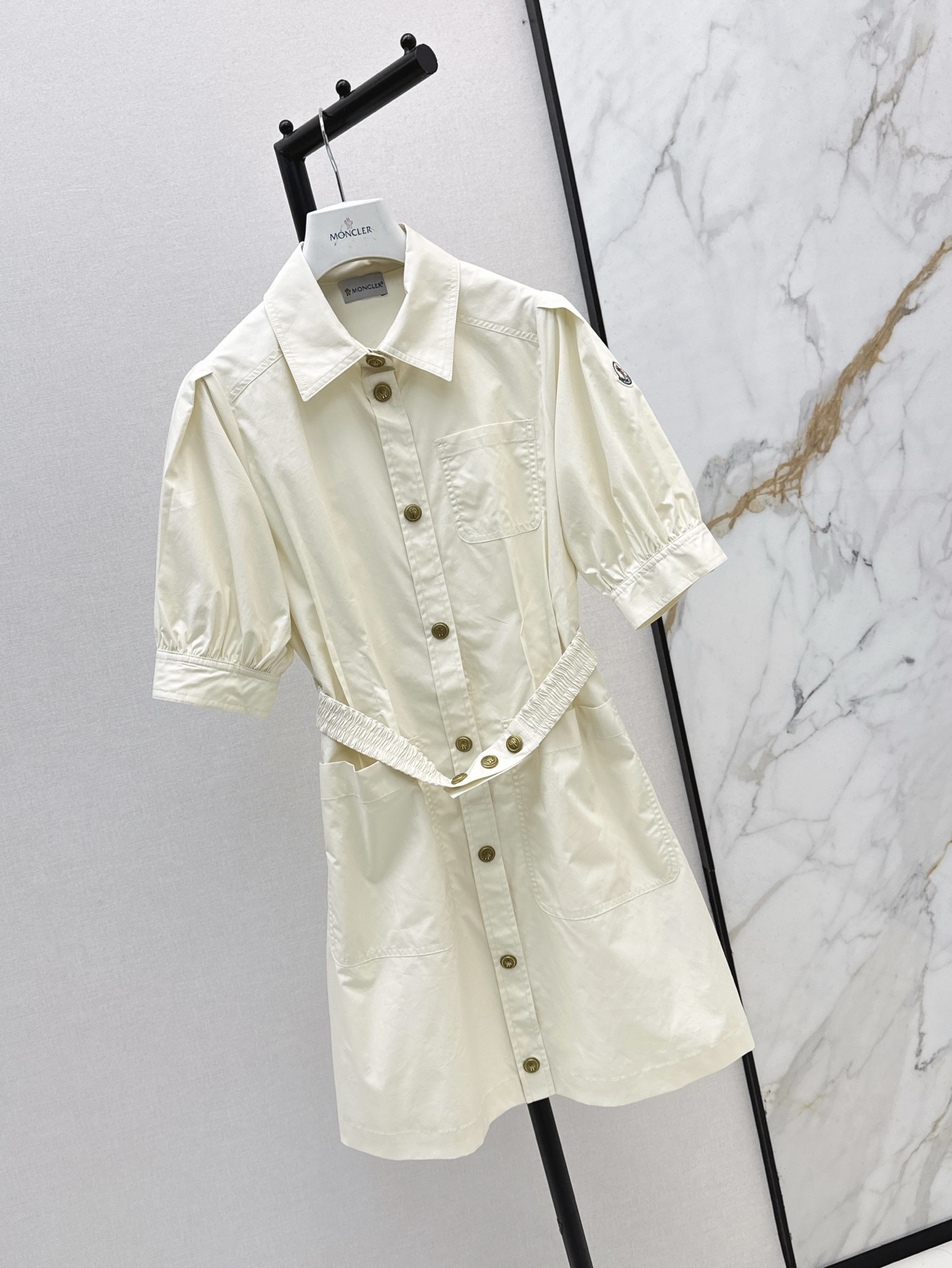 NO:332737,Casual must-have Mc 25Ss————The latest spring and summer lantern sleeve design waist-hugging dress, small badge decoration on the sleeve, H-style design and waist-hugging concave shape, with spare and slimming and more inclusive, can be controlled no matter what body shape, one color is available for sale in stock, sml, skirts, alexander wang19860909休闲必备款 Mc 25Ss————春夏最新款灯笼袖设计收腰连衣裙 袖子上小徽章装饰 H版型设计搭配腰带收腰凹造型 有余量更显瘦 更有包容性 不管什么身材都可以驾驭 一色现货发售sml,,skirts,alexander wang,Women's clothing