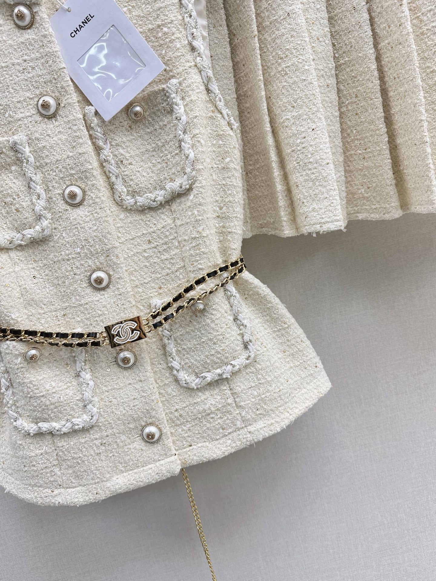 Chanel 25SS Sleeveless Tweed Vest and Pleated Skirt Set with Belt 5 i1746928944723 1484 0 4