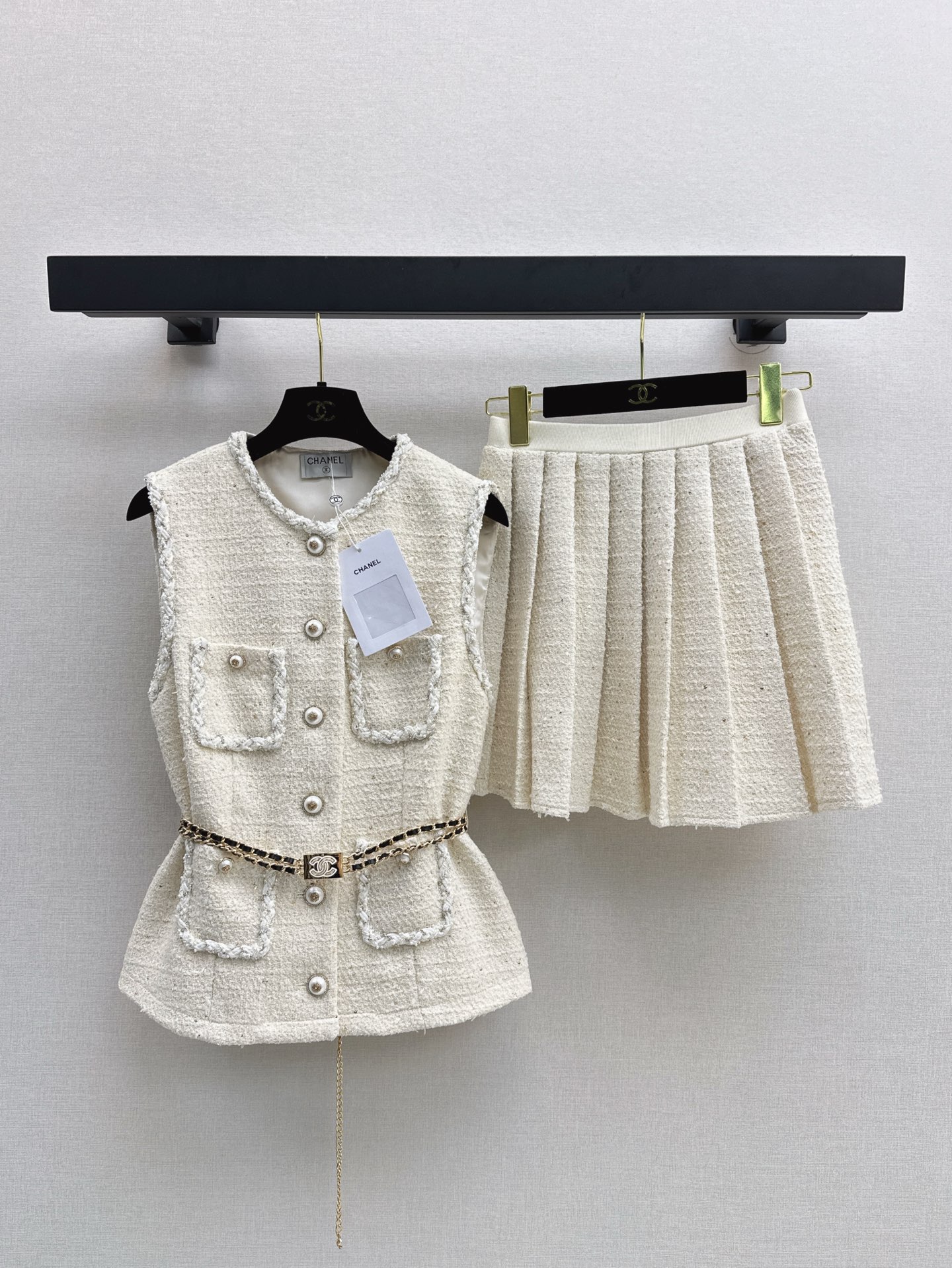 Chanel 25SS Sleeveless Tweed Vest and Pleated Skirt Set with Belt 1 i1746928945379 9585 0 0